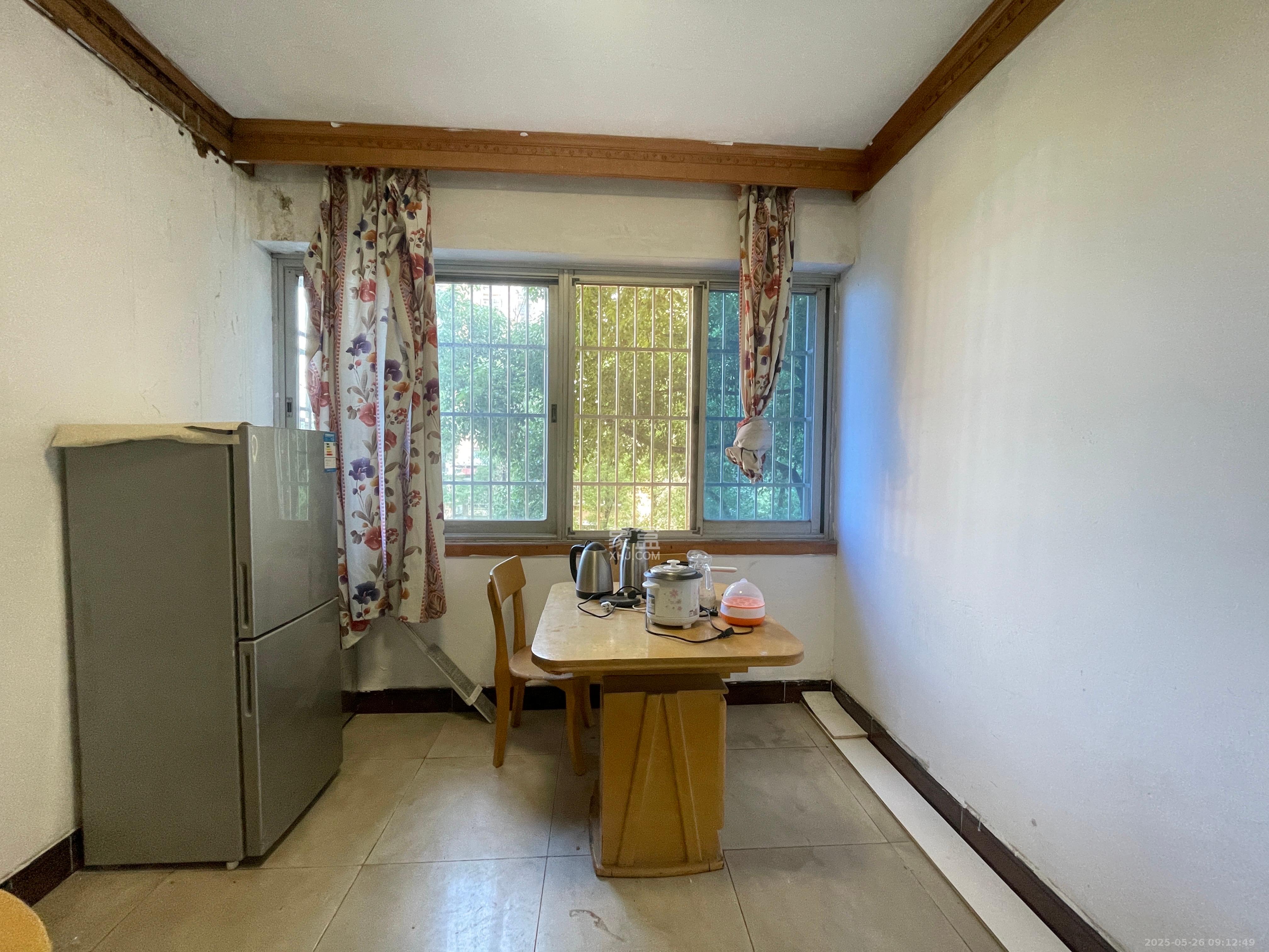 二机小区  3室2厅1卫   1600.00元/月室内图