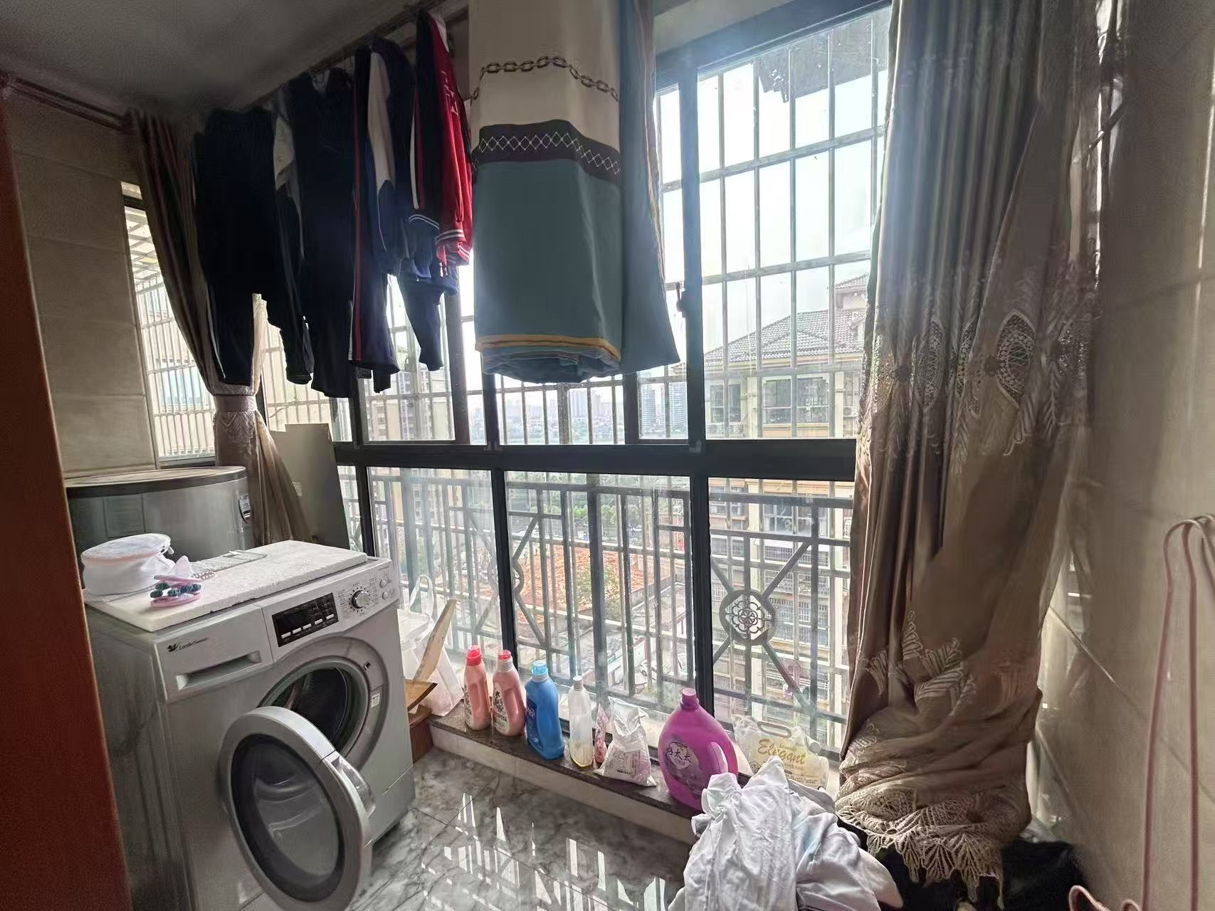 滨江花园 4室2厅3卫 62.8万 滨江花园 4室2厅3卫 62.8万室内图