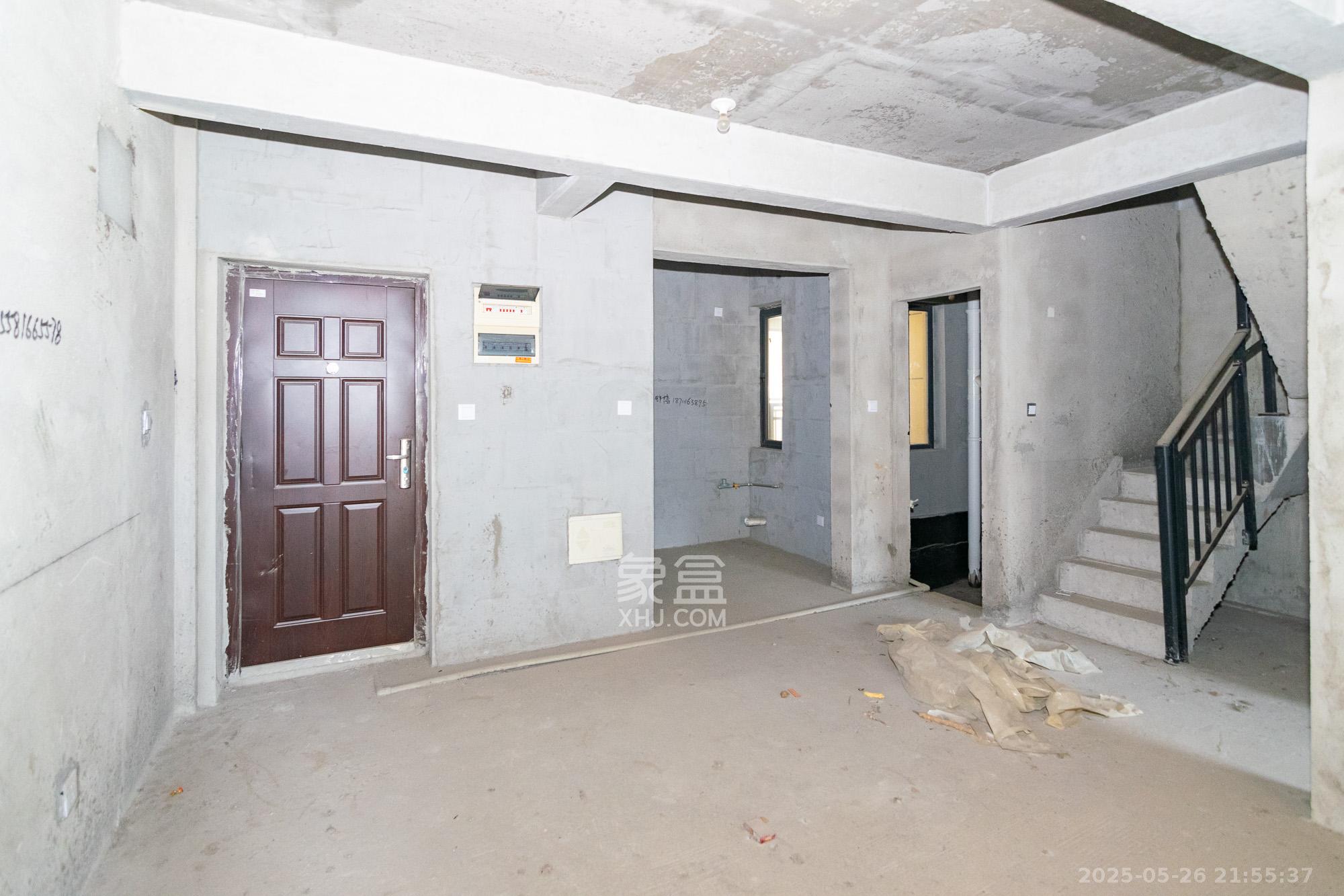 澳海谷山府 4室2厅2卫 85.0万 澳海谷山府 4室2厅2卫 85.0万客厅