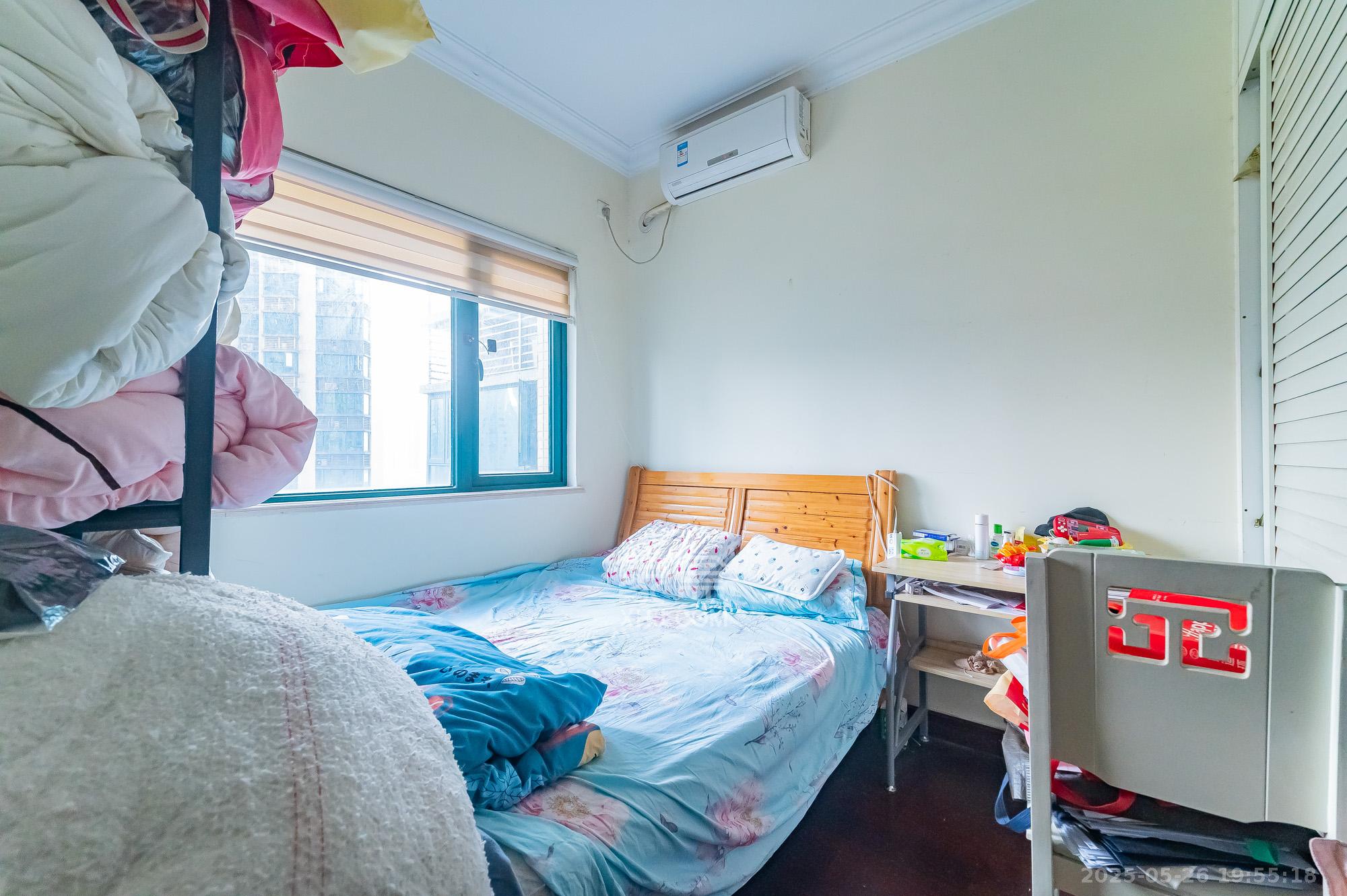 恒大翡翠华庭 2室2厅1卫 76.0万 恒大翡翠华庭 2室2厅1卫 76.0万卧室