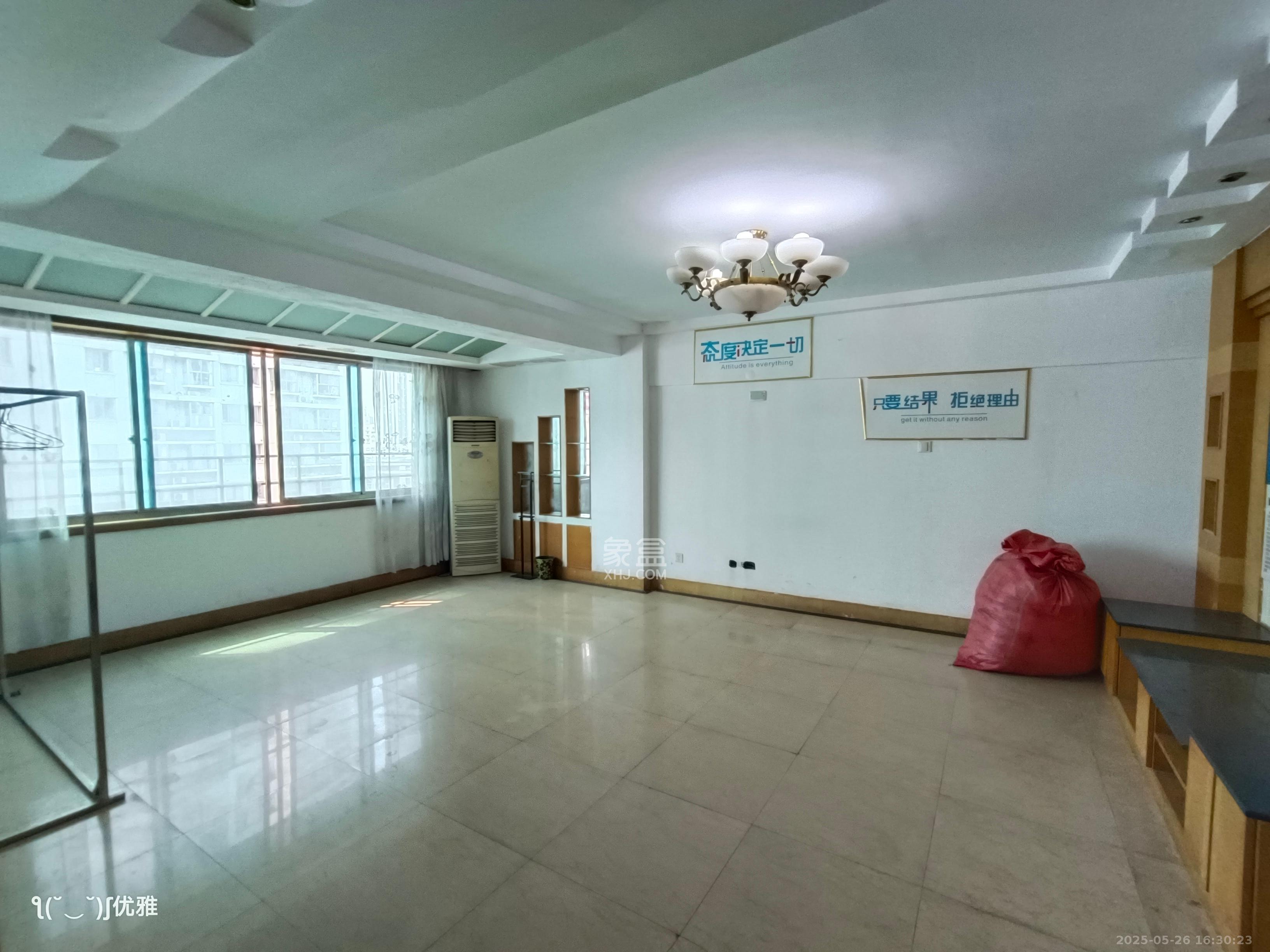 凤凰大厦 4室2厅2卫 3500.0元/月 凤凰大厦 4室2厅2卫 3500.0元/月室内图