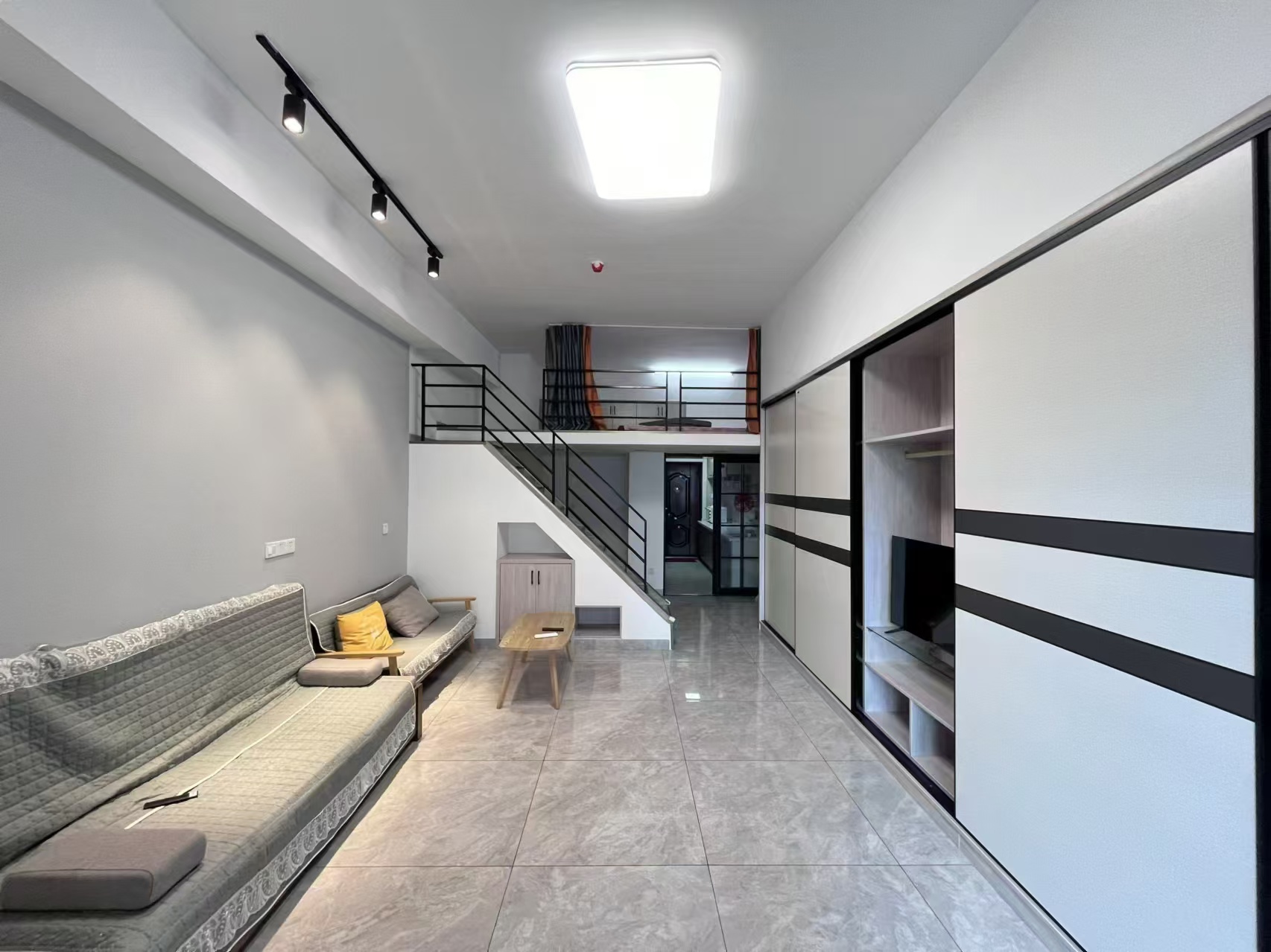 华南城市广场 1室0厅0卫 1500.0元/月 华南城市广场 1室0厅0卫 1500.0元/月室内图