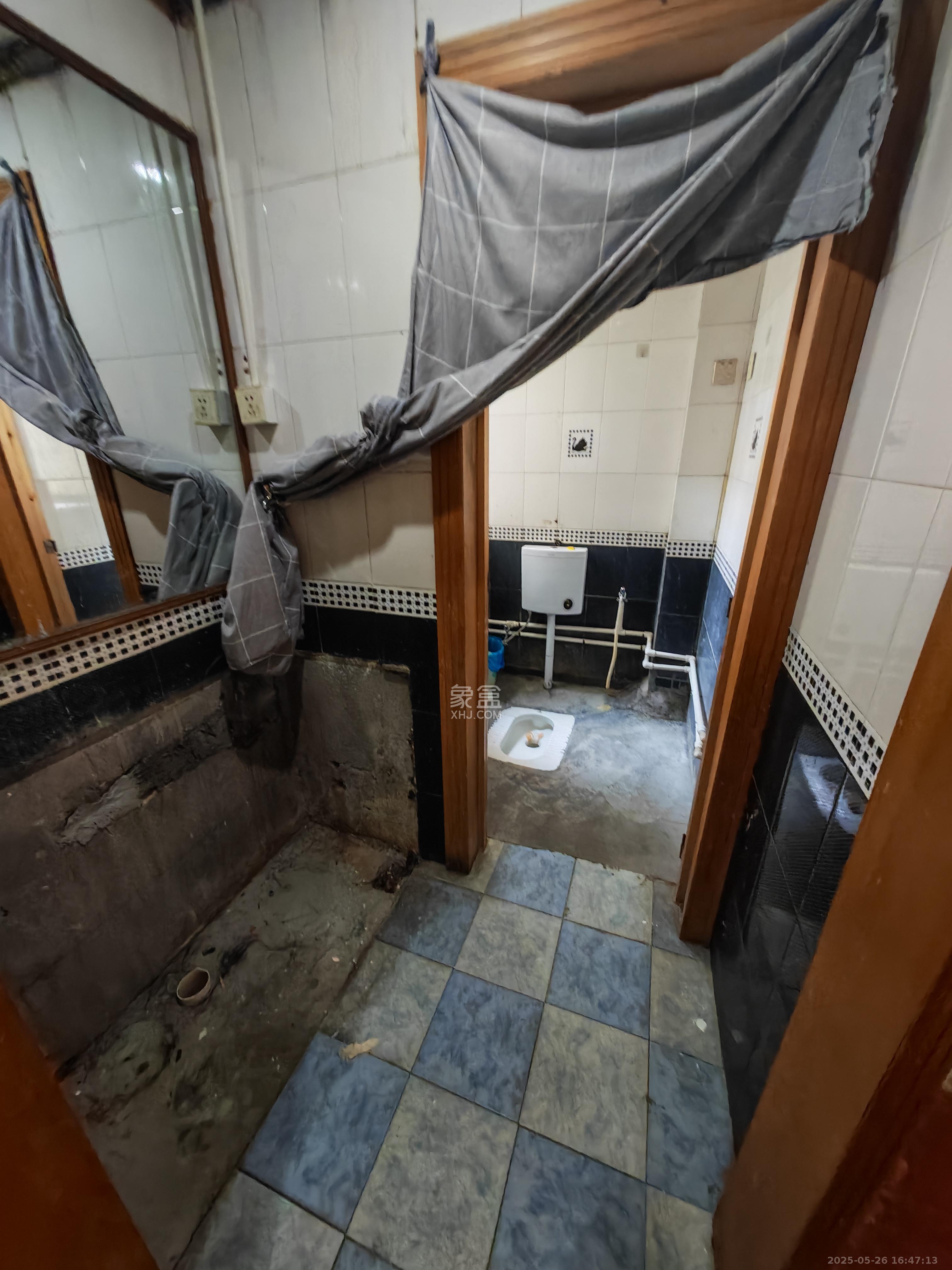 天润花园 3室2厅2卫 2200.0元/月 天润花园 3室2厅2卫 2200.0元/月室内图