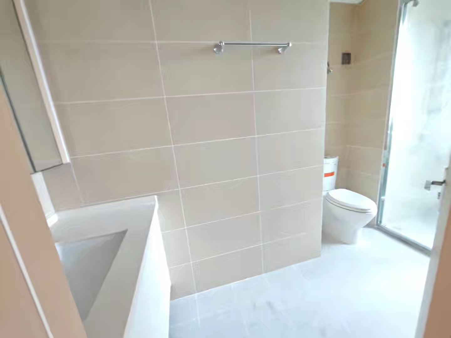 海航豪庭南苑 3室2厅2卫 300.0万 海航豪庭南苑 3室2厅2卫 300.0万客厅