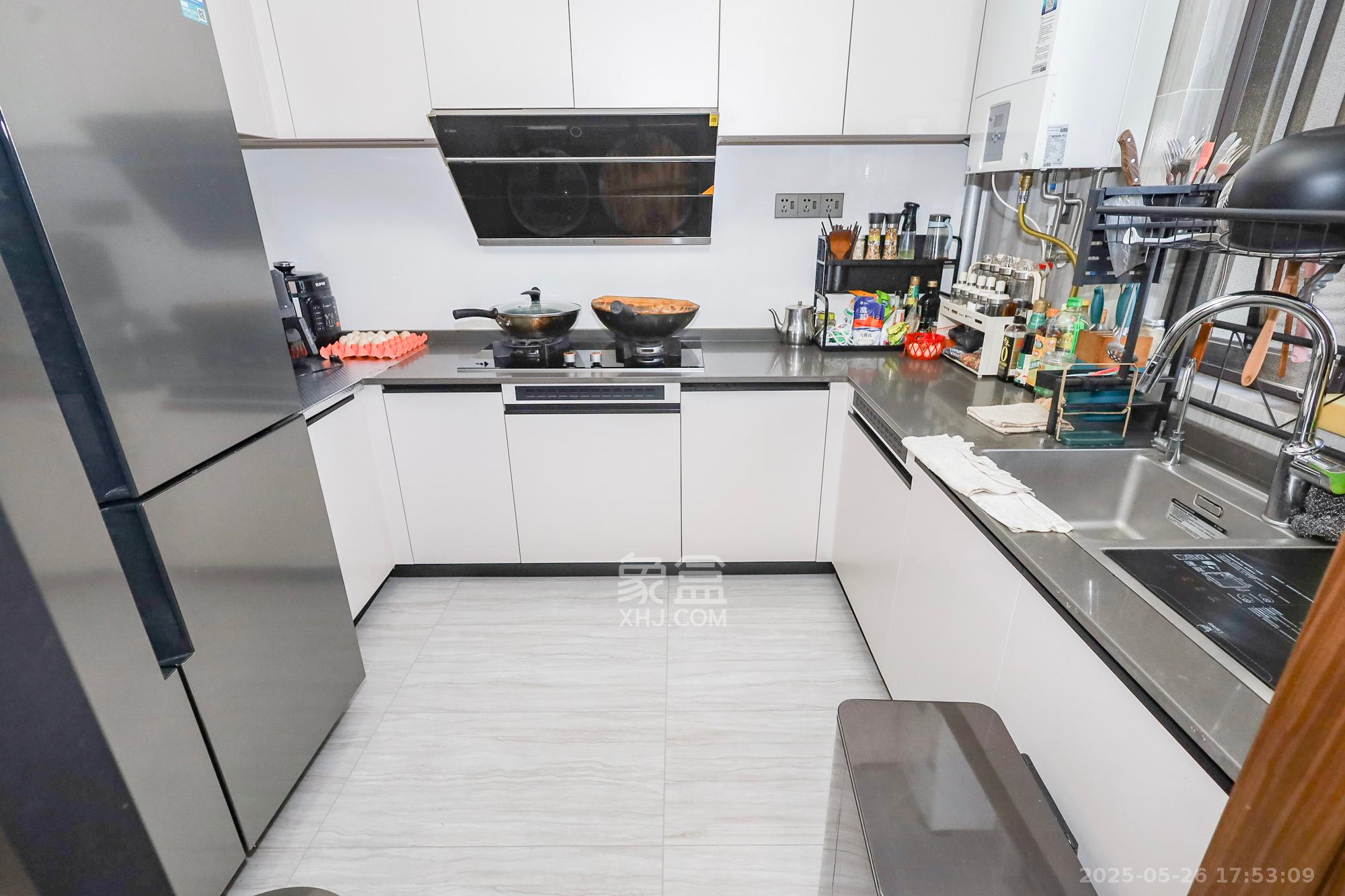 万科里金域滨江 4室2厅2卫 375.0万 万科里金域滨江 4室2厅2卫 375.0万厨房