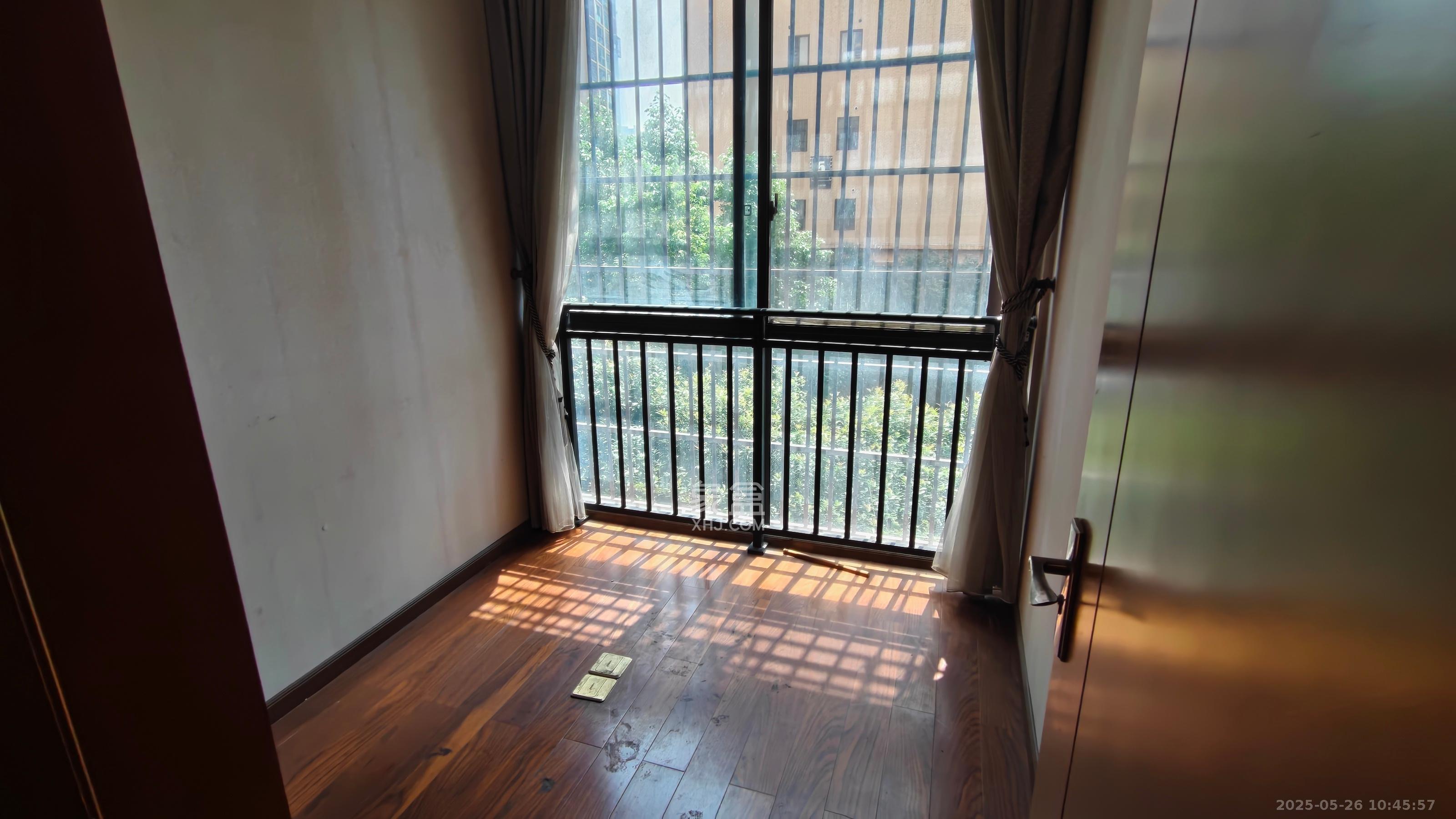 三景华御  3室1厅1卫   1600.00元/月室内图