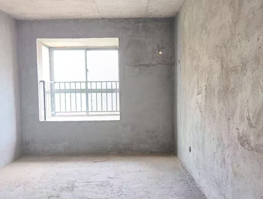 丽景天下一期  4室2厅2卫   65.00万客厅