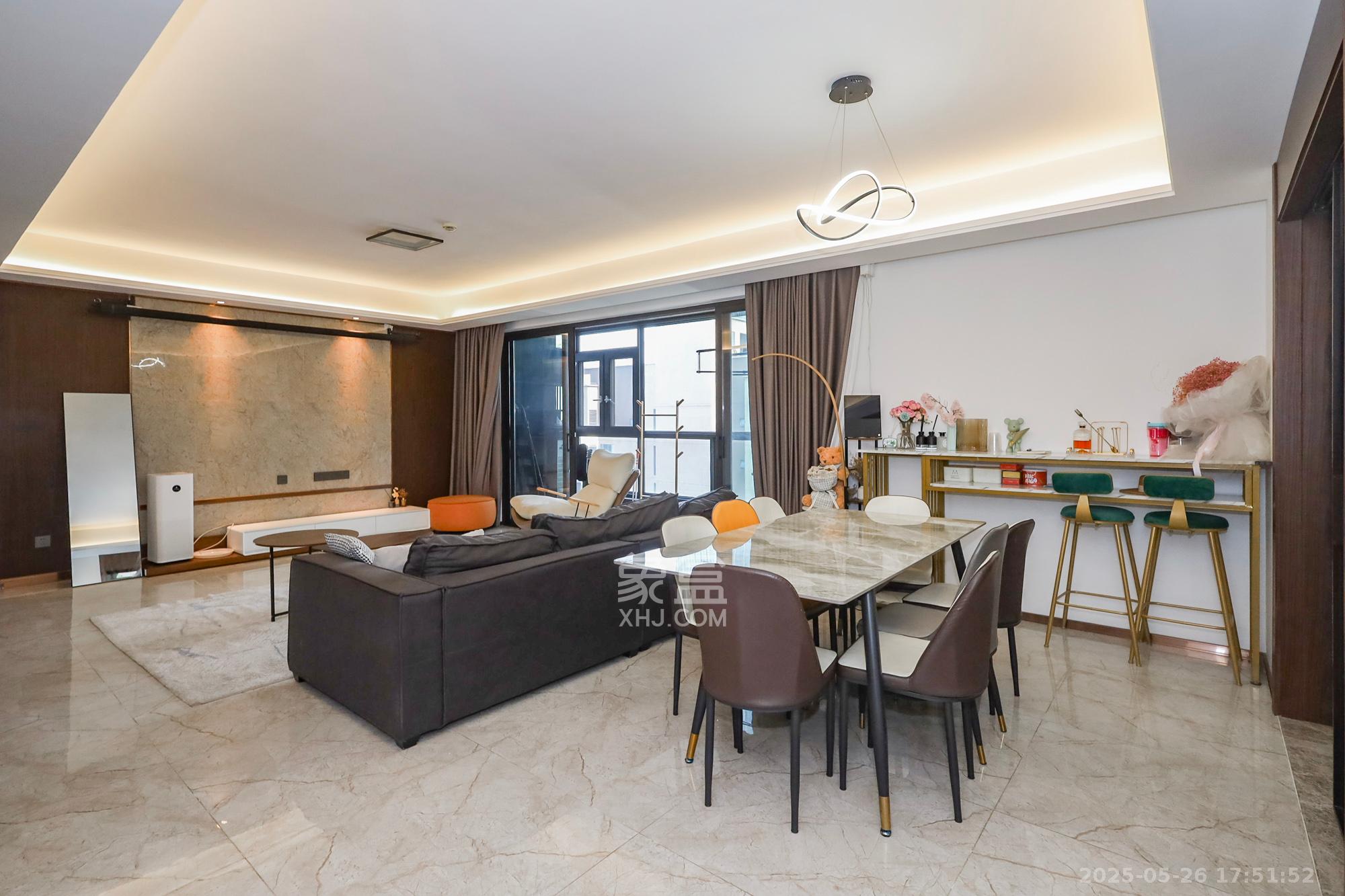 万科里金域滨江 4室2厅2卫 400.0万 万科里金域滨江 4室2厅2卫 400.0万客厅