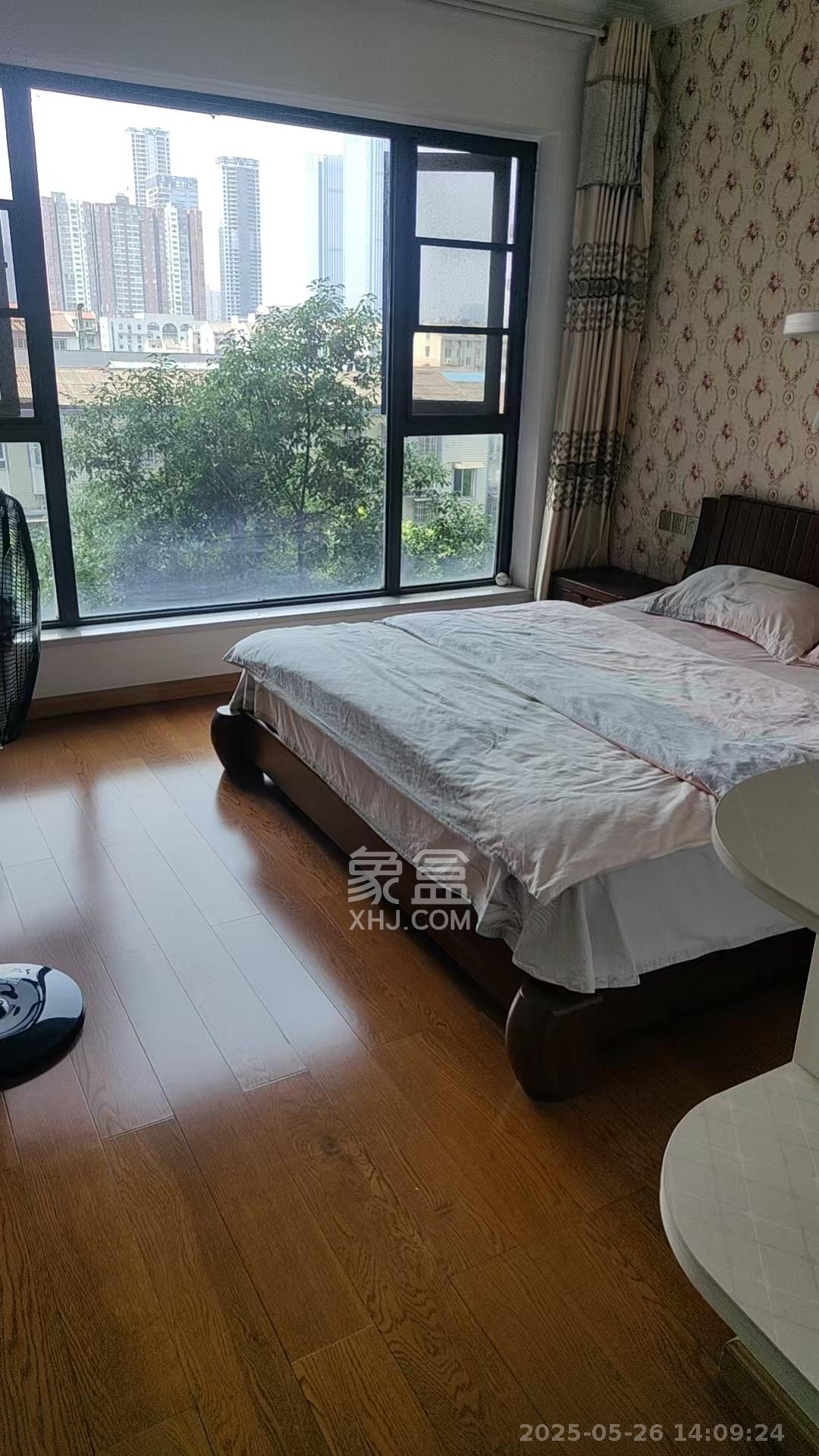 红橡华园(菲莎公馆)  3室2厅1卫    4000.0元/月 红橡华园(菲莎公馆)  3室2厅1卫    4000.0元/月室内图