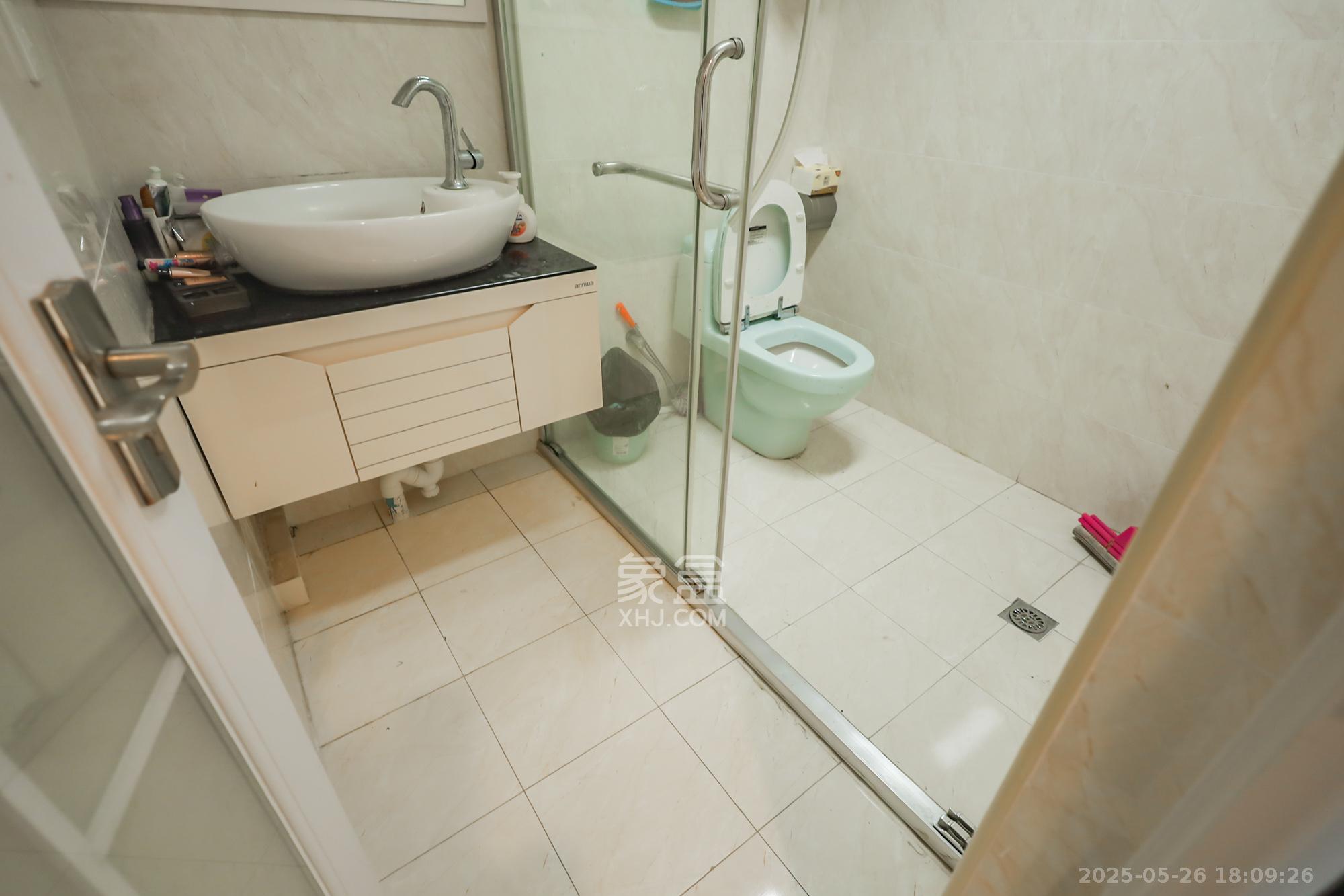 钰龙天下二期(钰龙佳园) 3室2厅2卫 262.0万 钰龙天下二期(钰龙佳园) 3室2厅2卫 262.0万卫生间