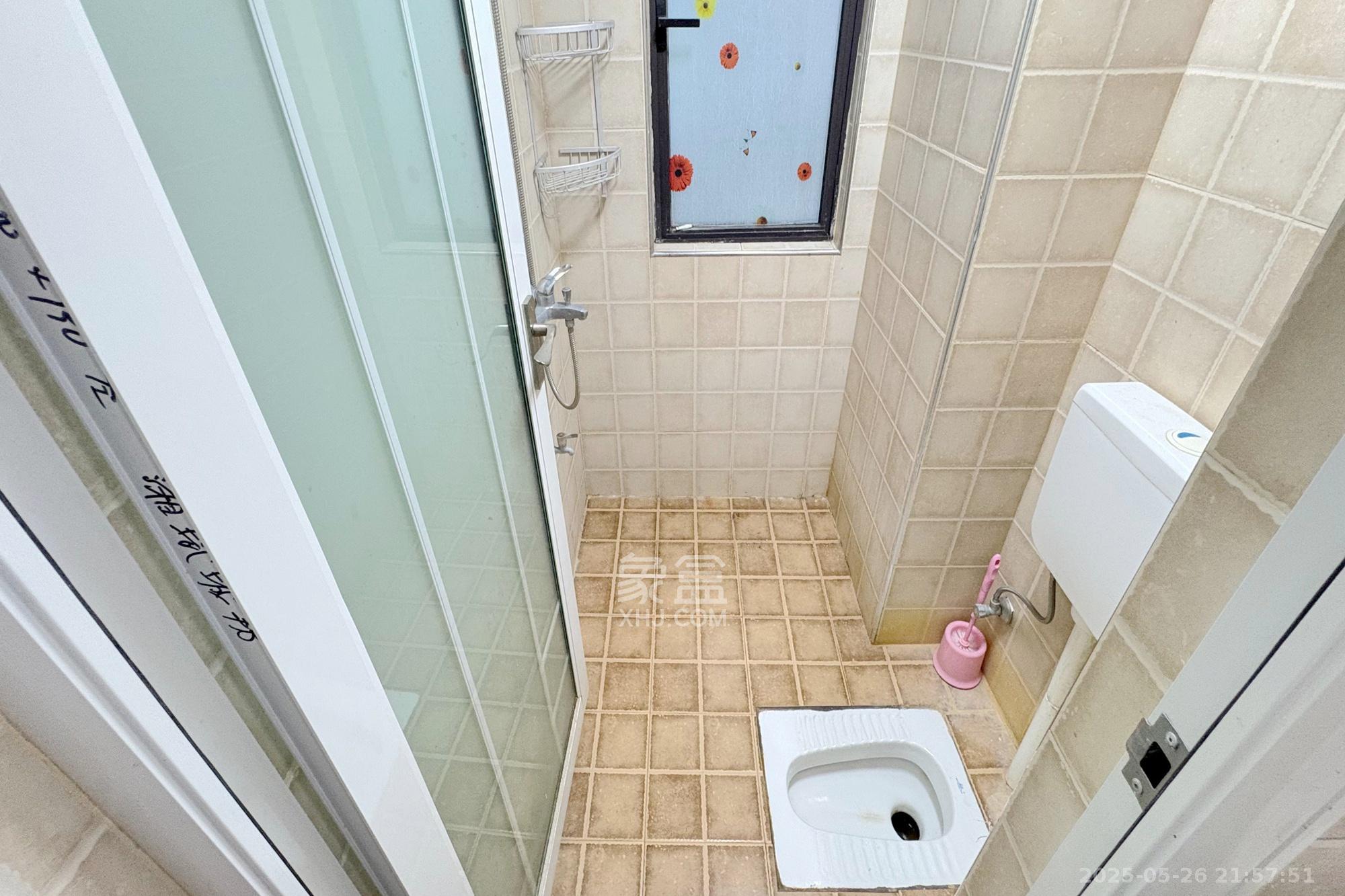 湘域城邦(湘域国际中心)  1室1厅1卫    58.8万 湘域城邦(湘域国际中心)  1室1厅1卫    58.8万卫生间