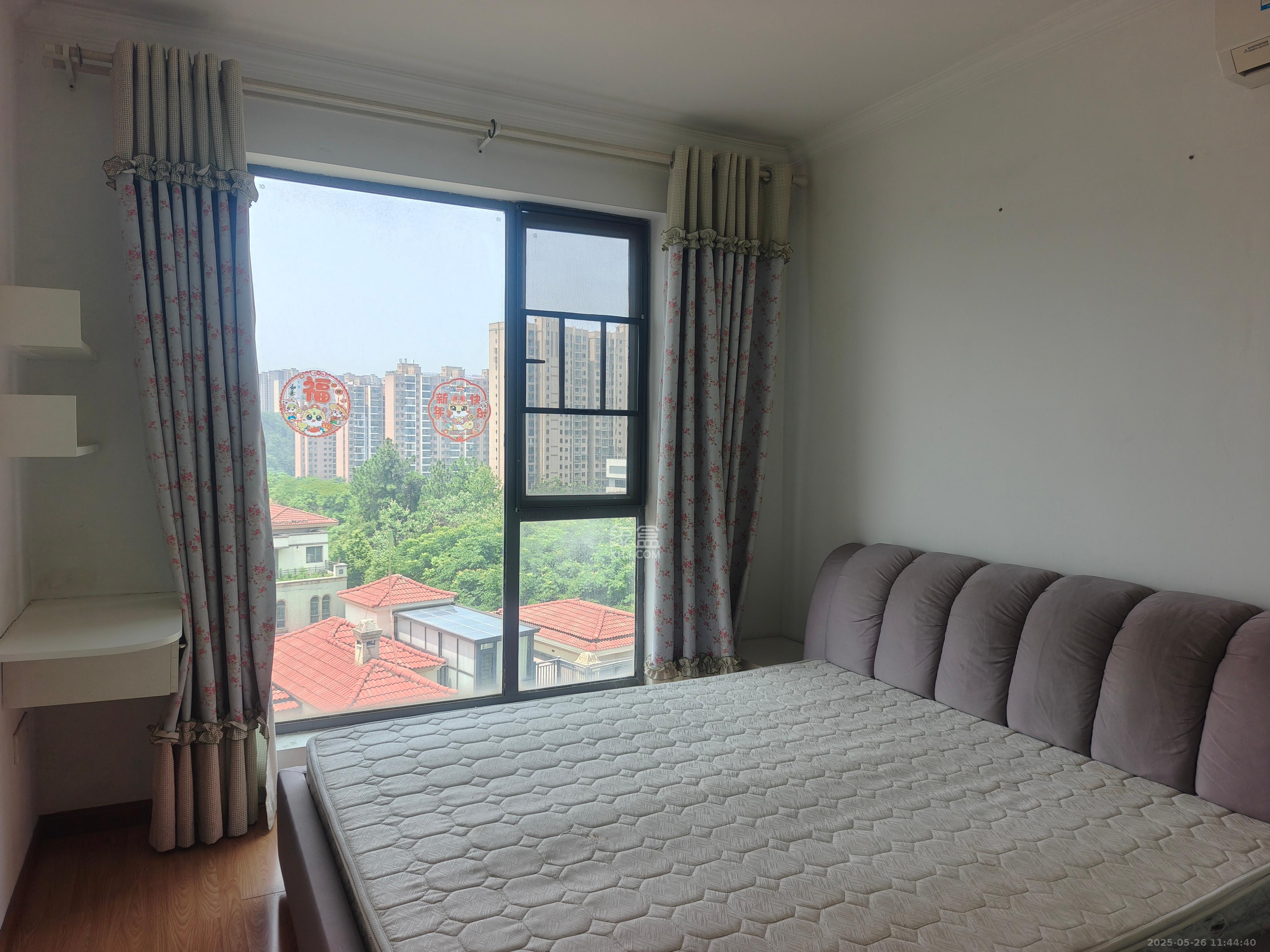 卓越蔚蓝海岸二期  2室1厅1卫    2500.0元/月室内图