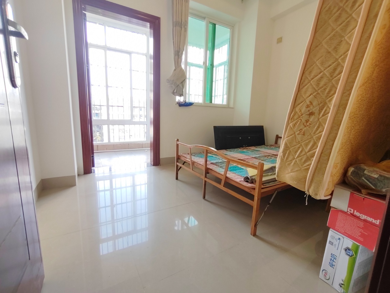 滨河花苑(原千代大厦) 2室0厅0卫 85.0万 滨河花苑(原千代大厦) 2室0厅0卫 85.0万室内图