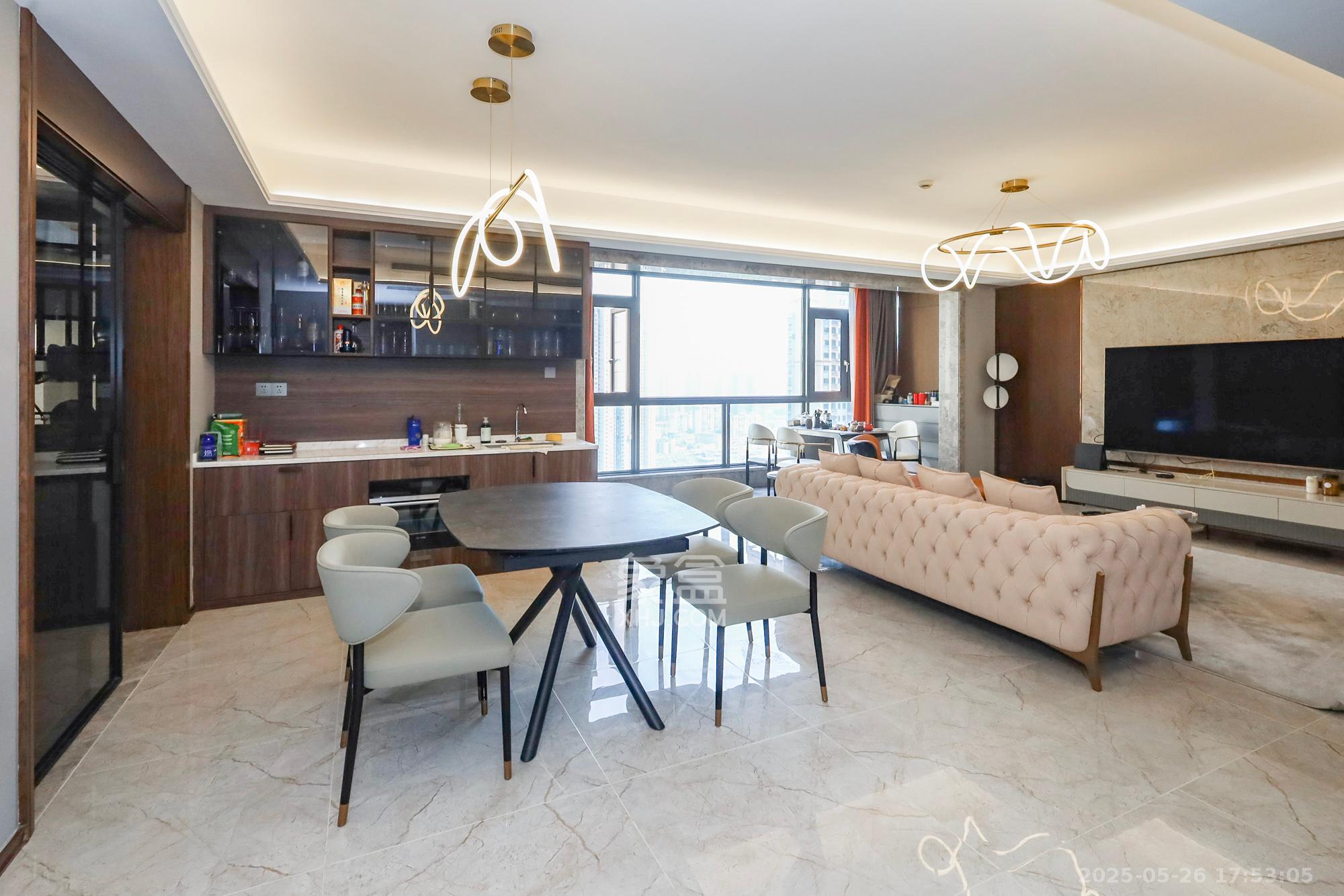 万科里金域滨江 4室2厅2卫 375.0万 万科里金域滨江 4室2厅2卫 375.0万客厅