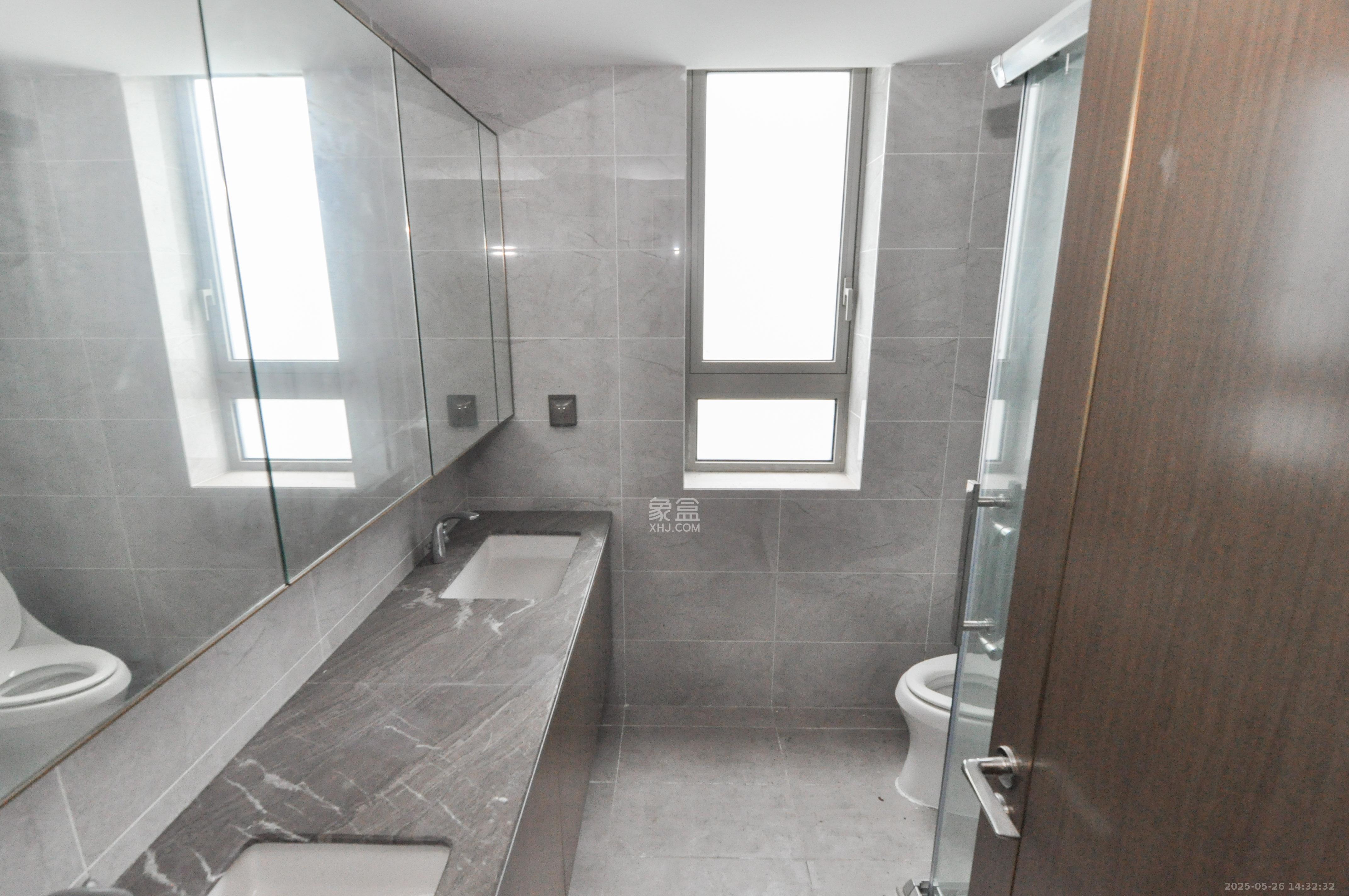 梅溪湖金茂湾 4室2厅2卫 315.0万 梅溪湖金茂湾 4室2厅2卫 315.0万卫生间