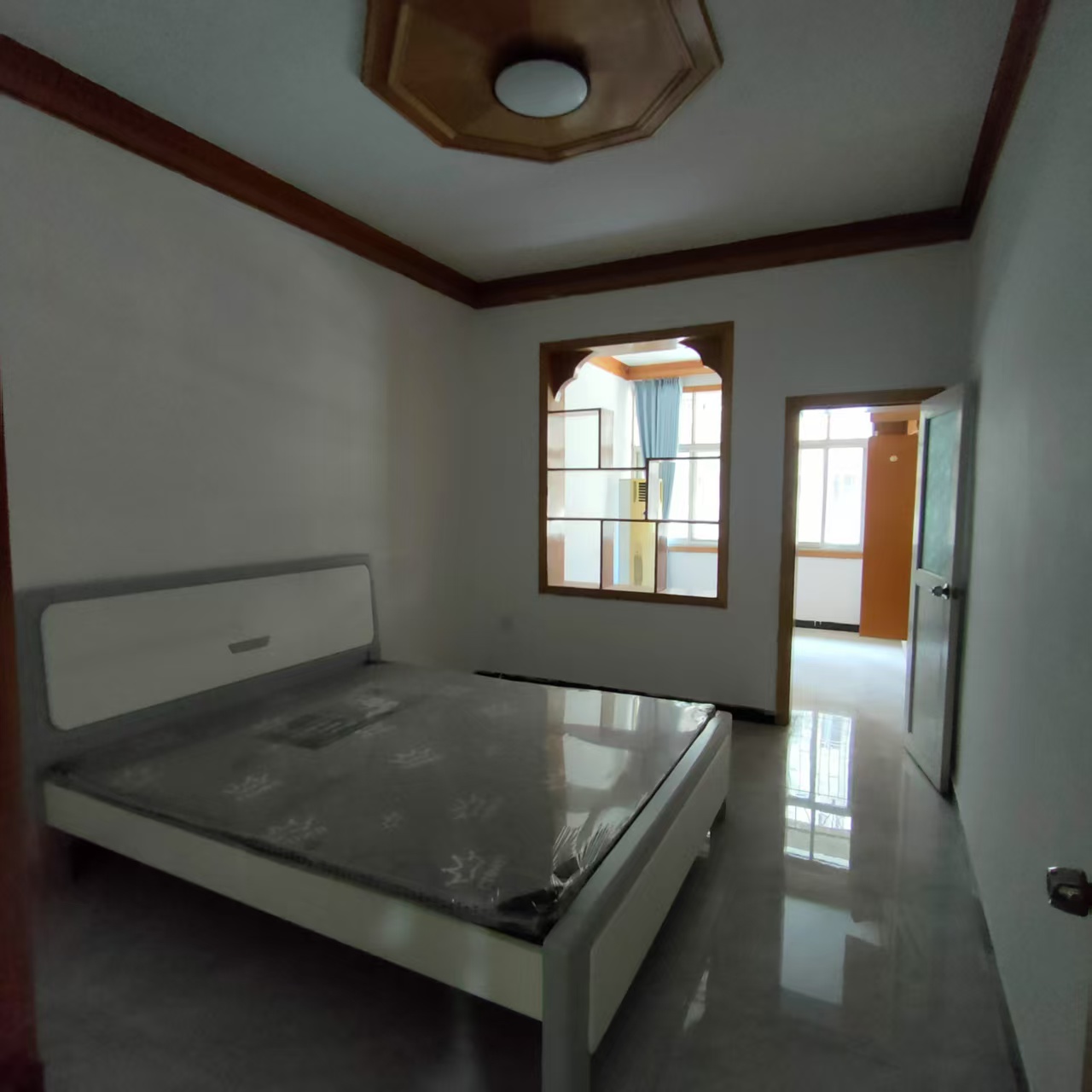 外贸局大院 4室2厅1卫 35.0万 外贸局大院 4室2厅1卫 35.0万客厅