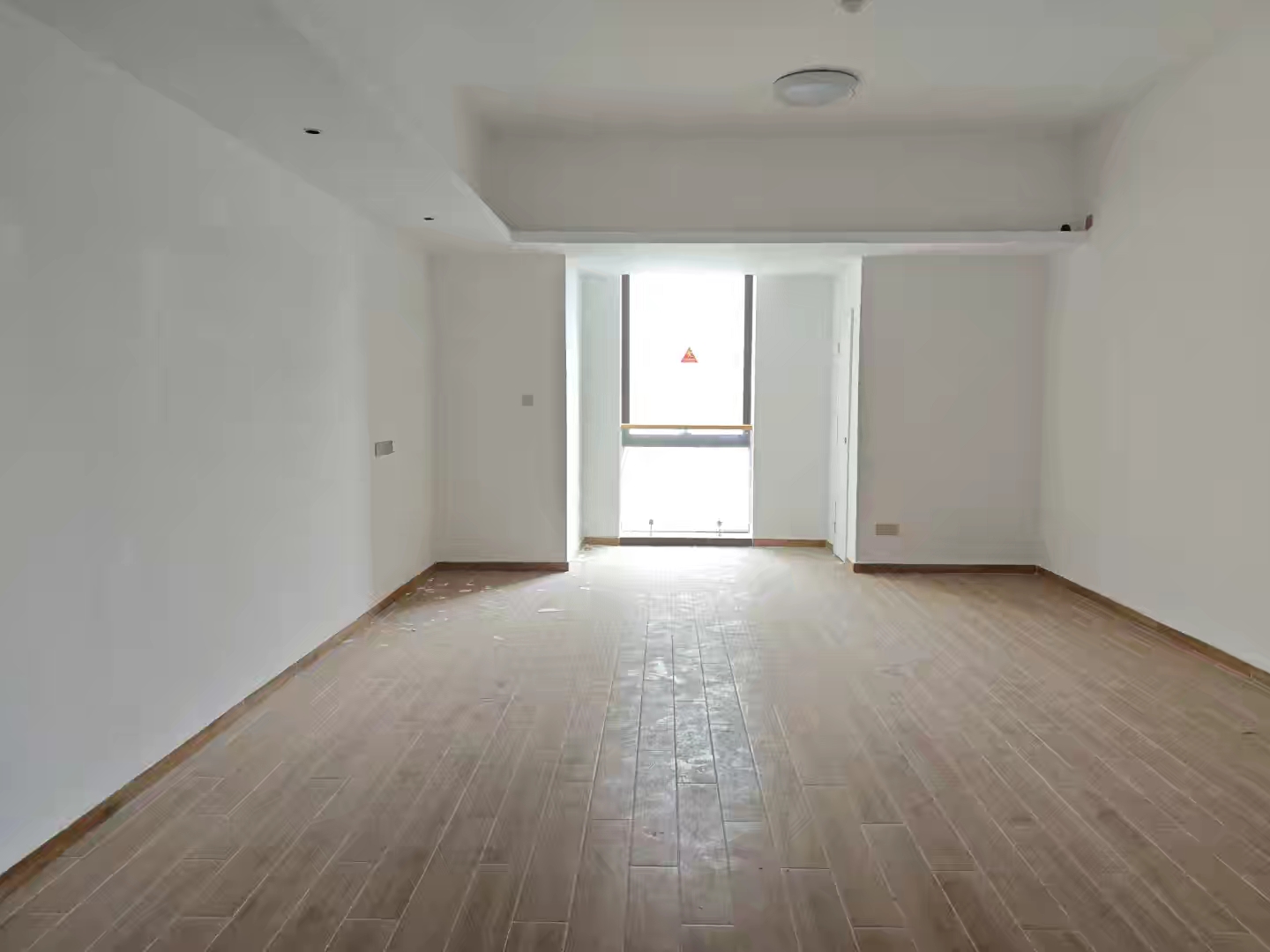 海航豪庭南苑 3室2厅2卫 300.0万 海航豪庭南苑 3室2厅2卫 300.0万客厅