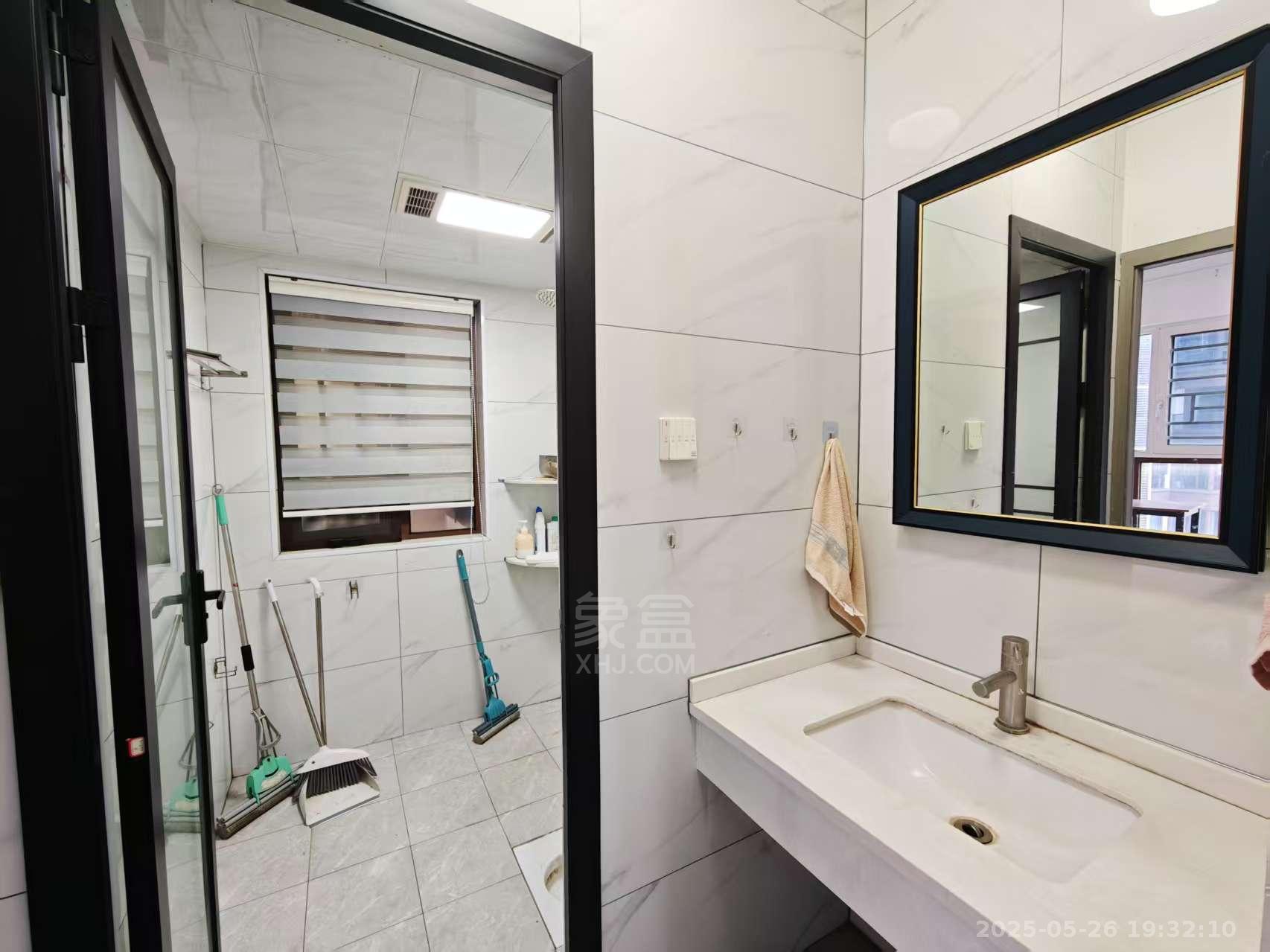 金轮津桥华府 3室2厅1卫 1800.0元/月 金轮津桥华府 3室2厅1卫 1800.0元/月室内图