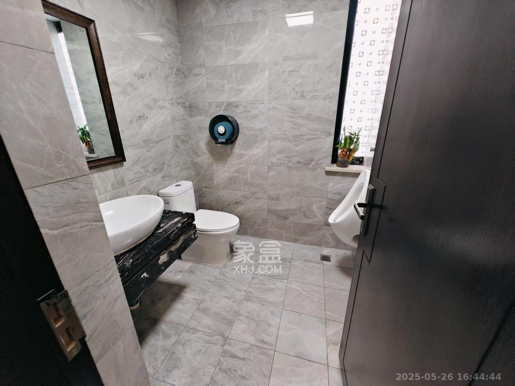 上庭苑  4室2厅2卫    5000.0元/月 上庭苑  4室2厅2卫    5000.0元/月室内图