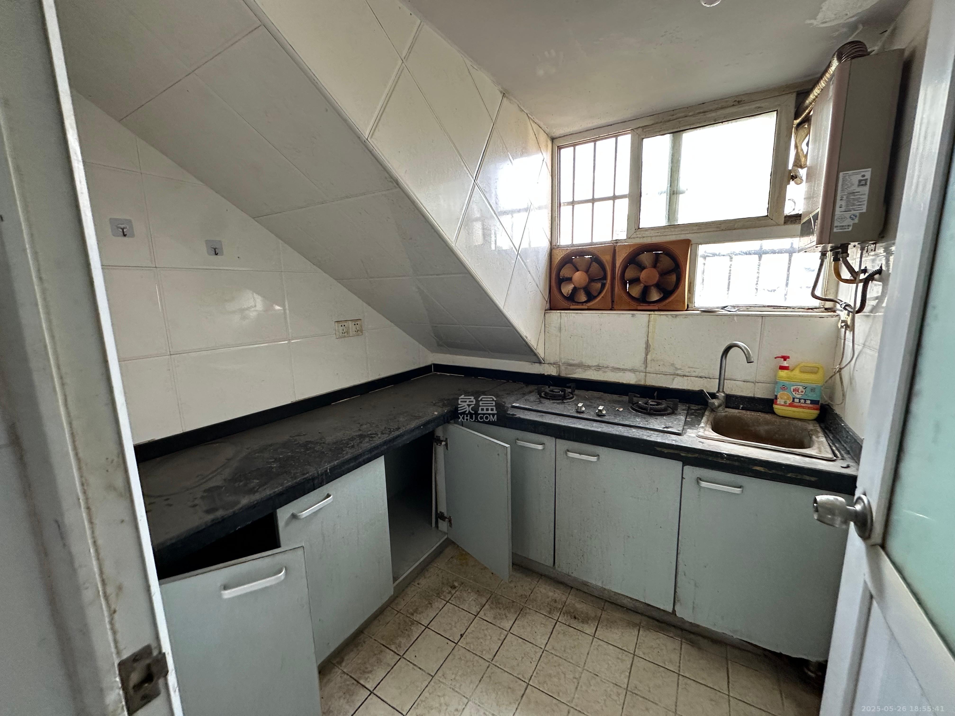 鄱阳小区 1室2厅1卫 1000.0元/月 鄱阳小区 1室2厅1卫 1000.0元/月室内图