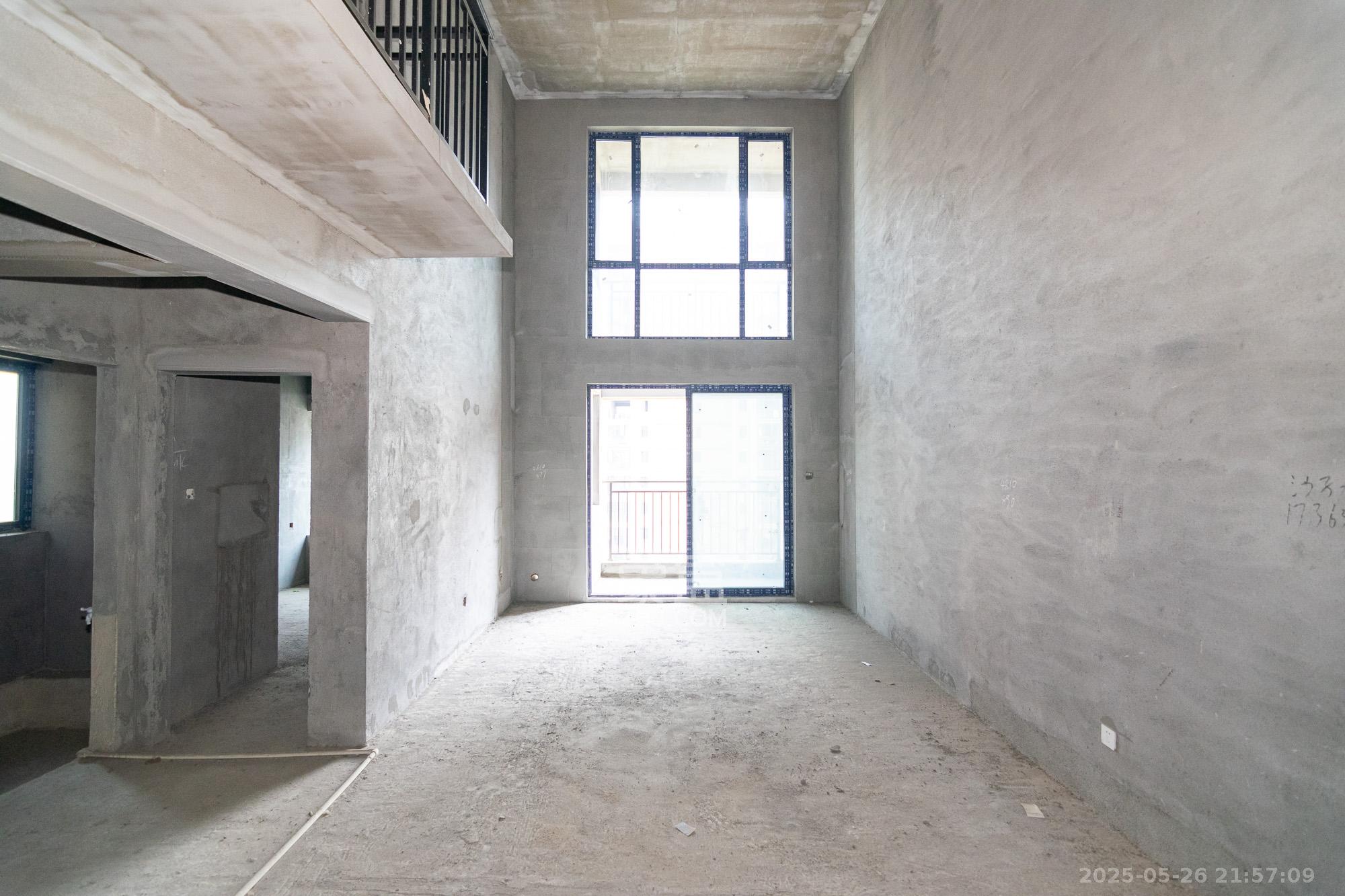 大汉月亮河畔  4室2厅2卫    63.0万客厅