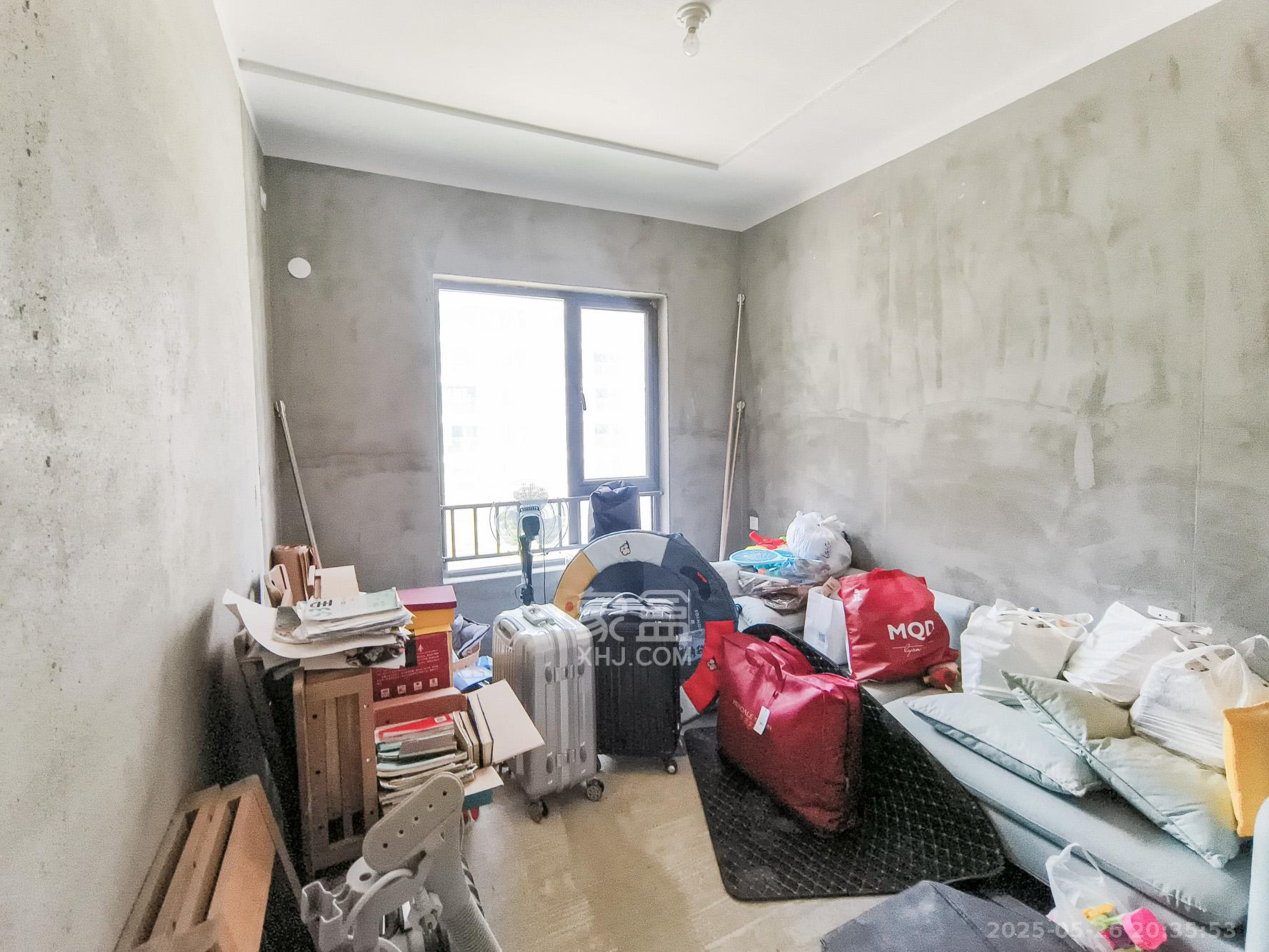 荣盛城 4室2厅2卫 81.0万 荣盛城 4室2厅2卫 81.0万卧室