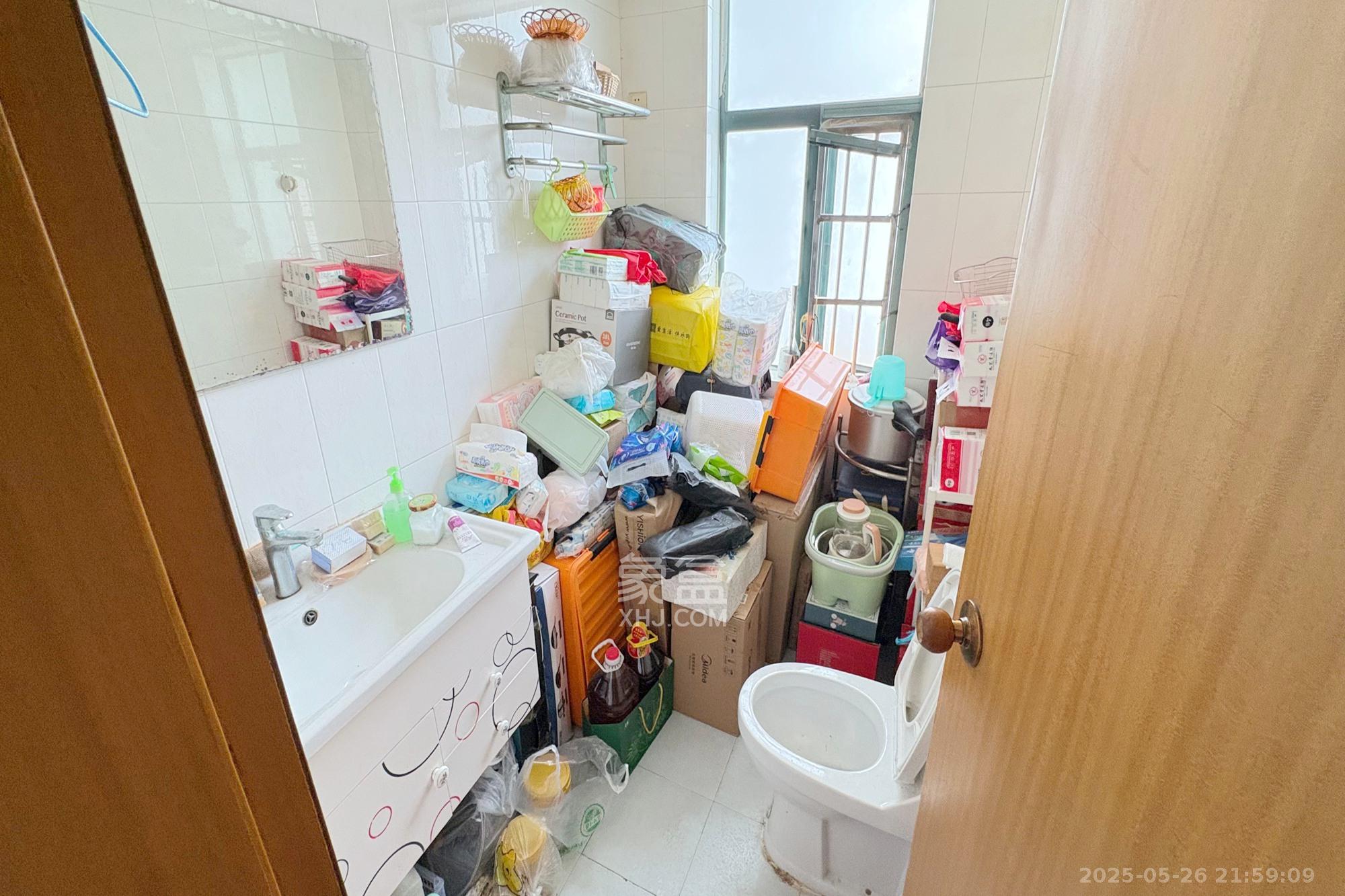 王府花园 3室2厅2卫 107.0万 王府花园 3室2厅2卫 107.0万卫生间