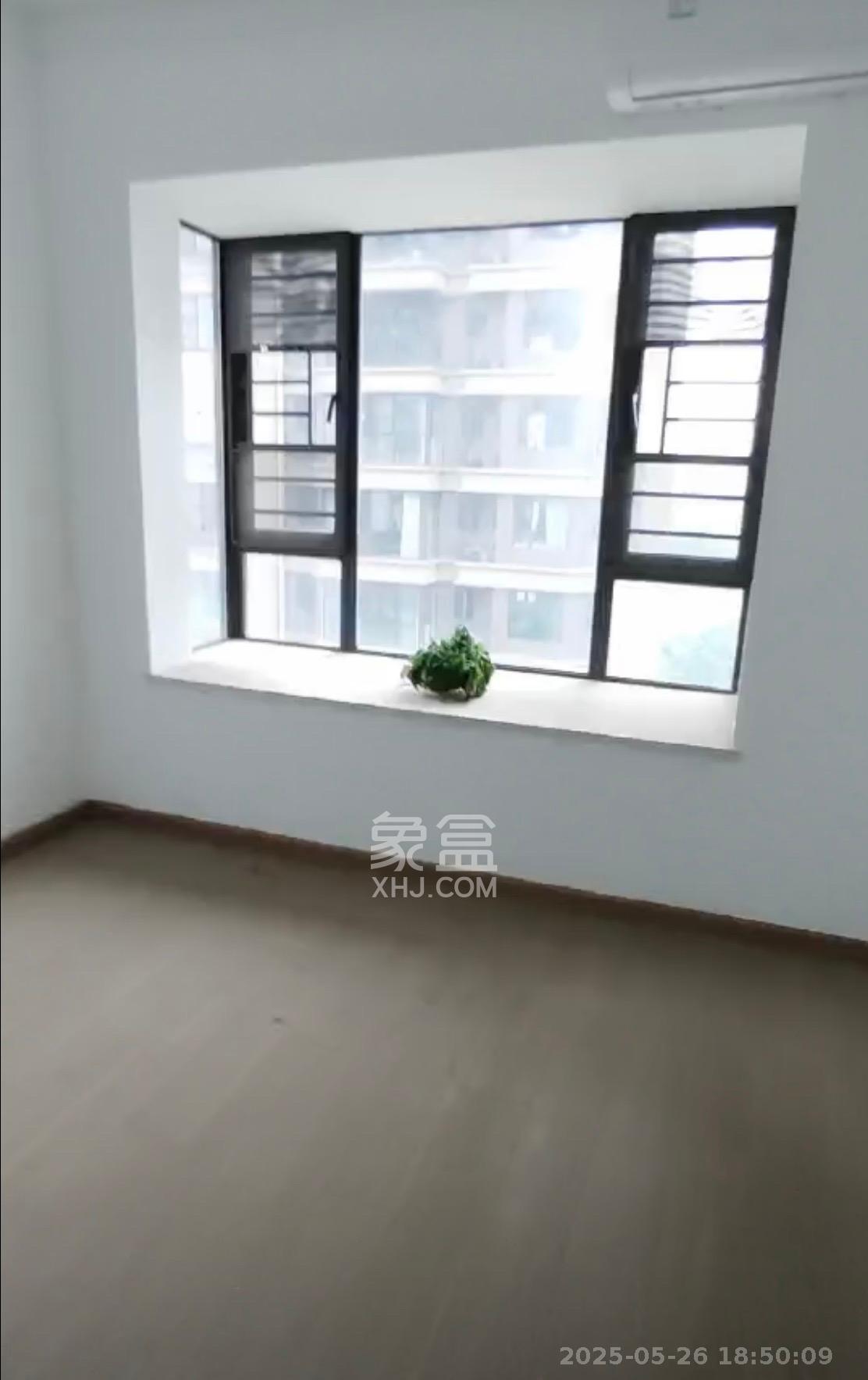招商华发依云曦城  4室2厅2卫    3000.0元/月室内图
