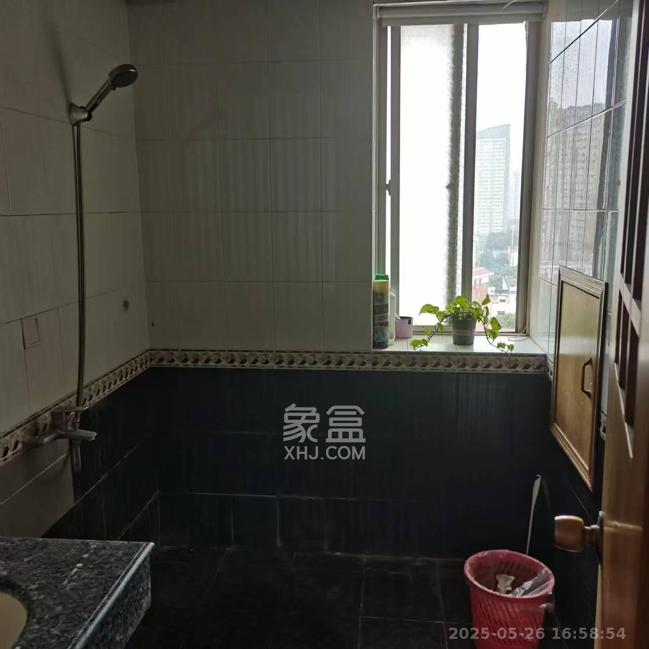 湘农桥社区  3室2厅2卫    3900.0元/月 湘农桥社区  3室2厅2卫    3900.0元/月室内图