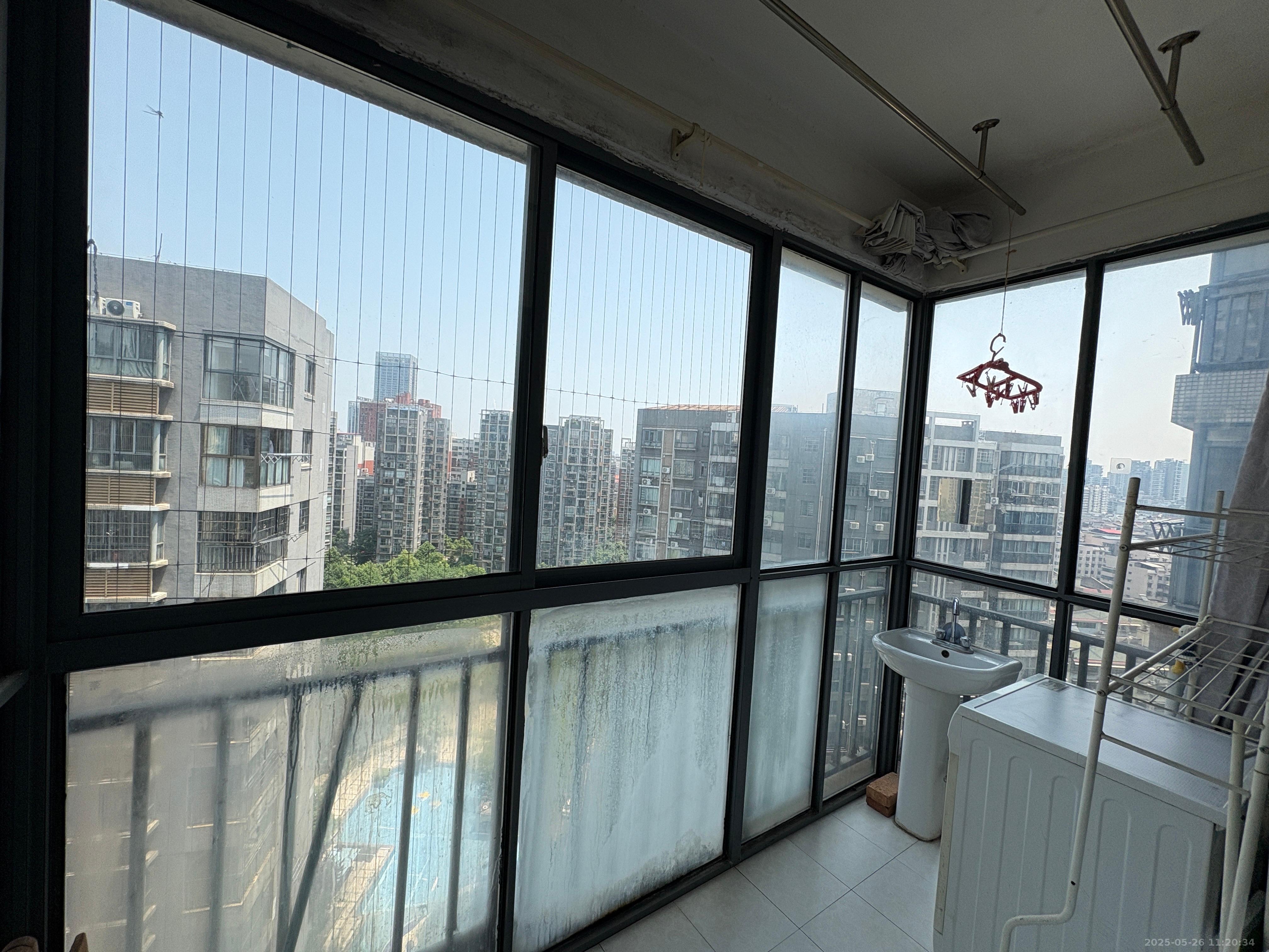 城市风景  1室1厅1卫   1200.00元/月室内图