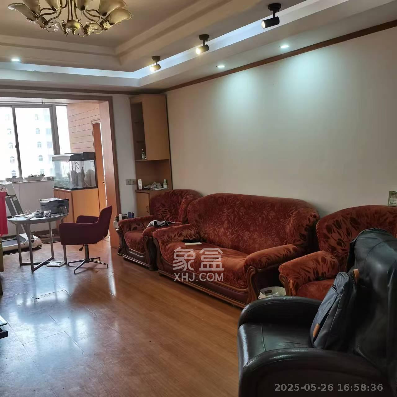 湘农桥社区  3室2厅2卫   3900.00元/月