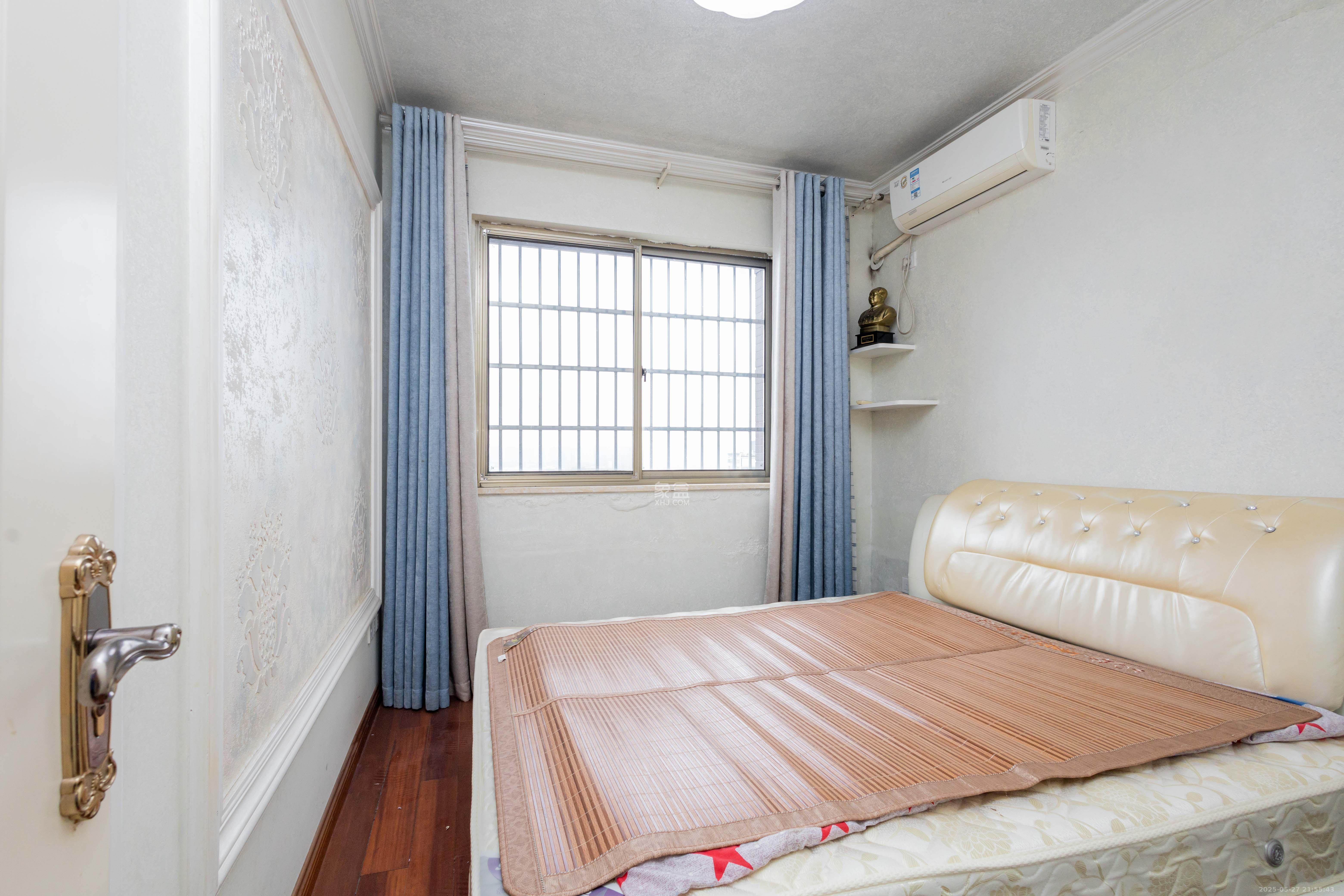 波隆城市花园  3室2厅2卫   69.60万卧室