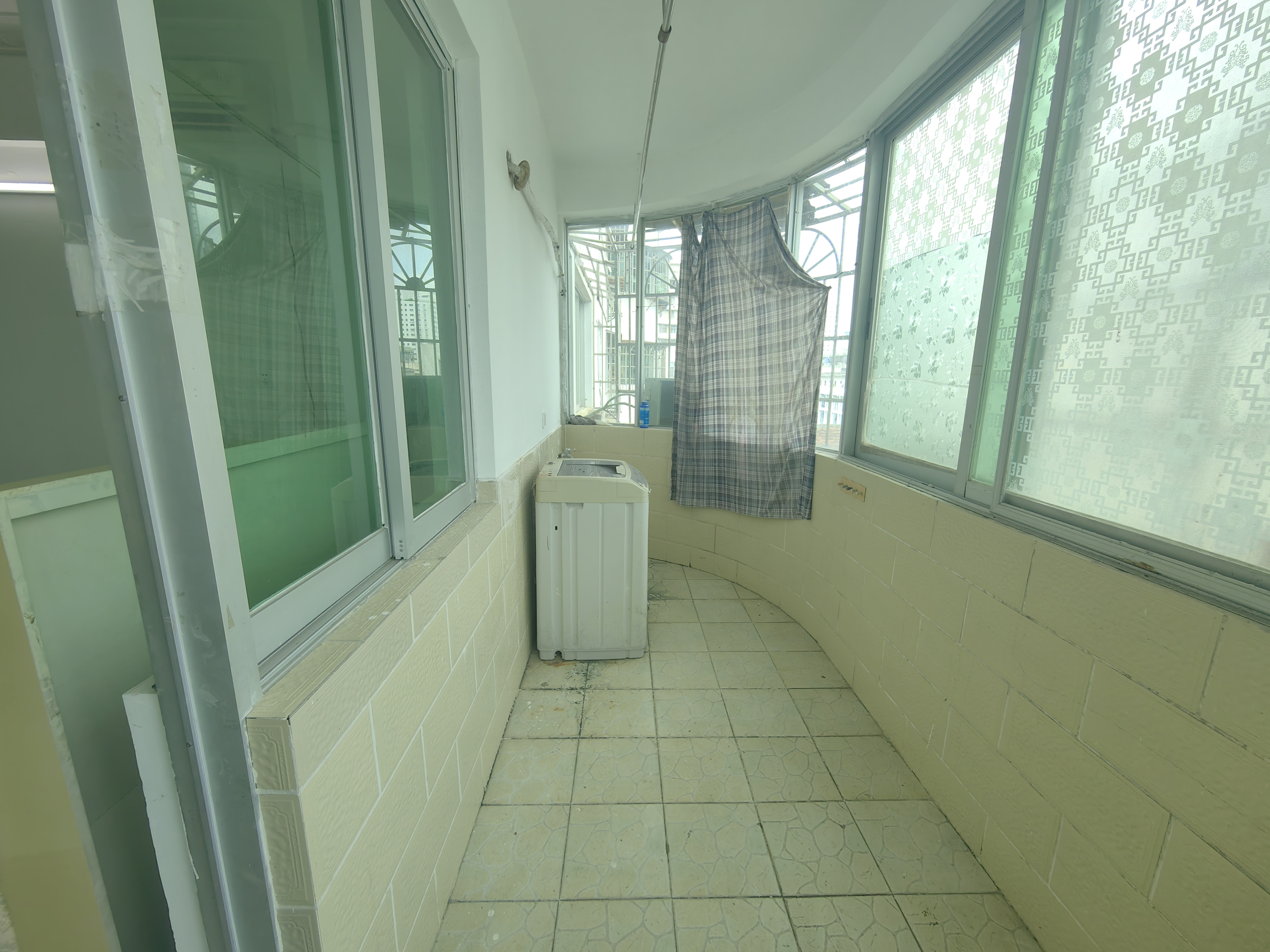 海鸿大厦  3室2厅2卫   2500.00元/月室内图