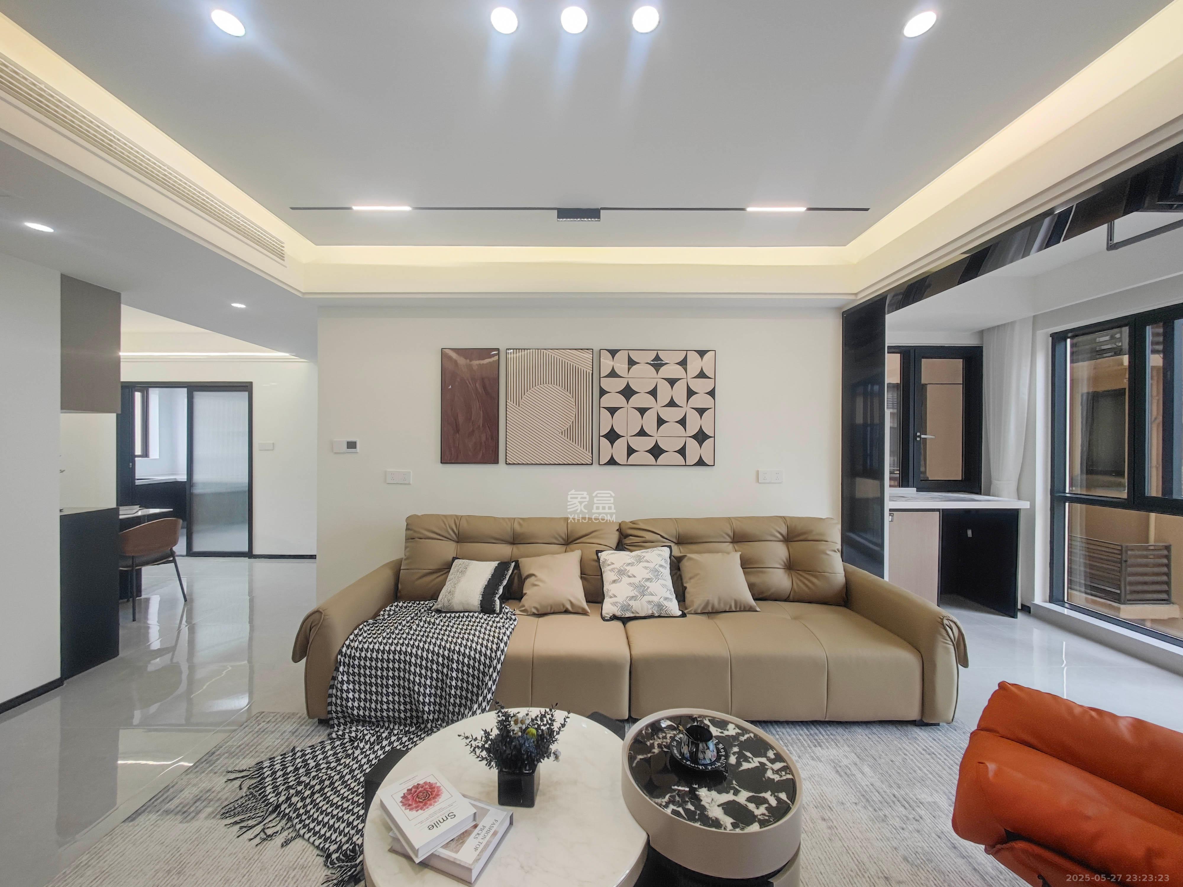 合能枫丹丽舍(柏悦名苑) 3室2厅2卫 129.8万 合能枫丹丽舍(柏悦名苑) 3室2厅2卫 129.8万客厅