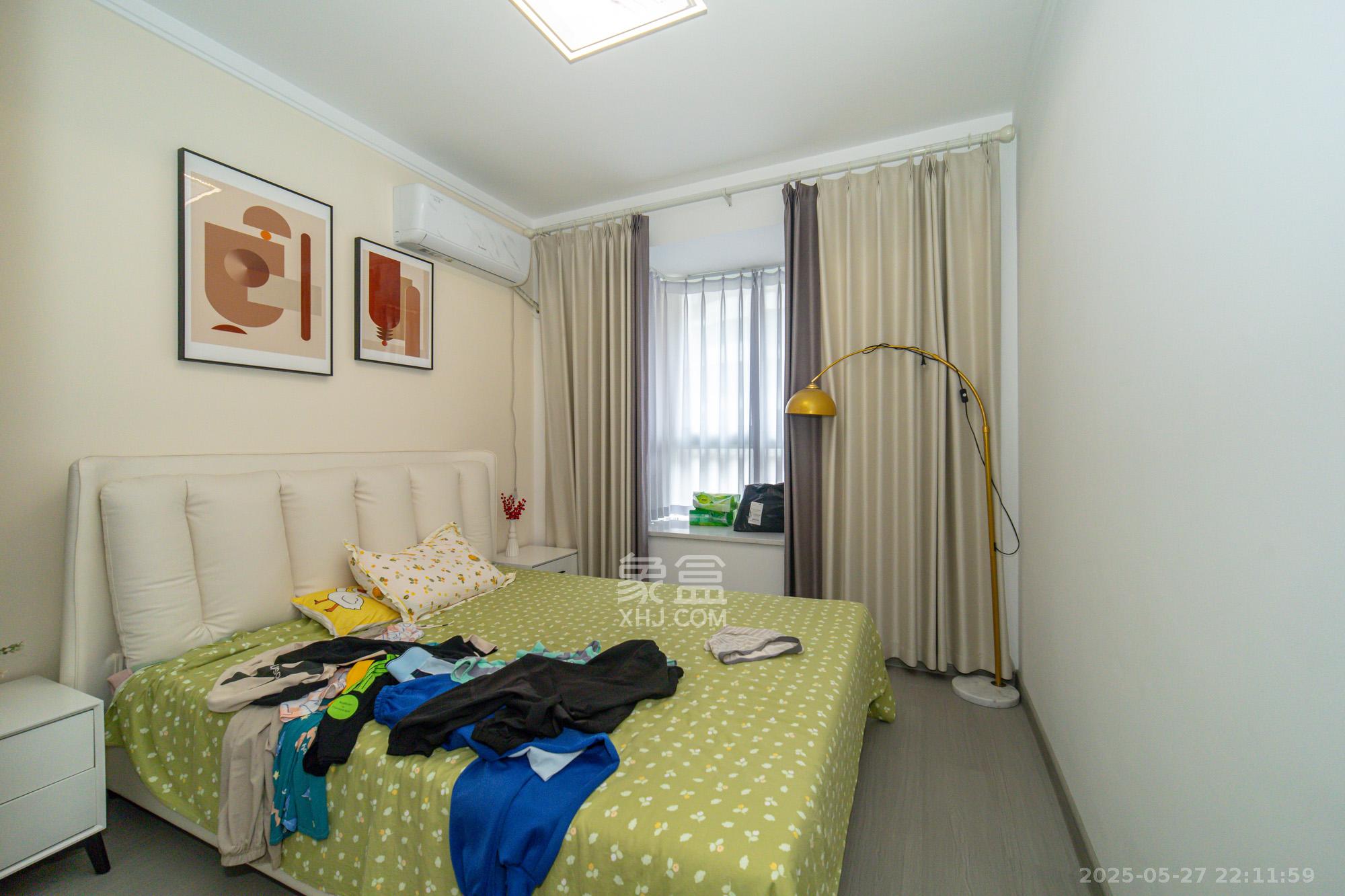 晶华美地 3室2厅2卫 98.0万 晶华美地 3室2厅2卫 98.0万卧室