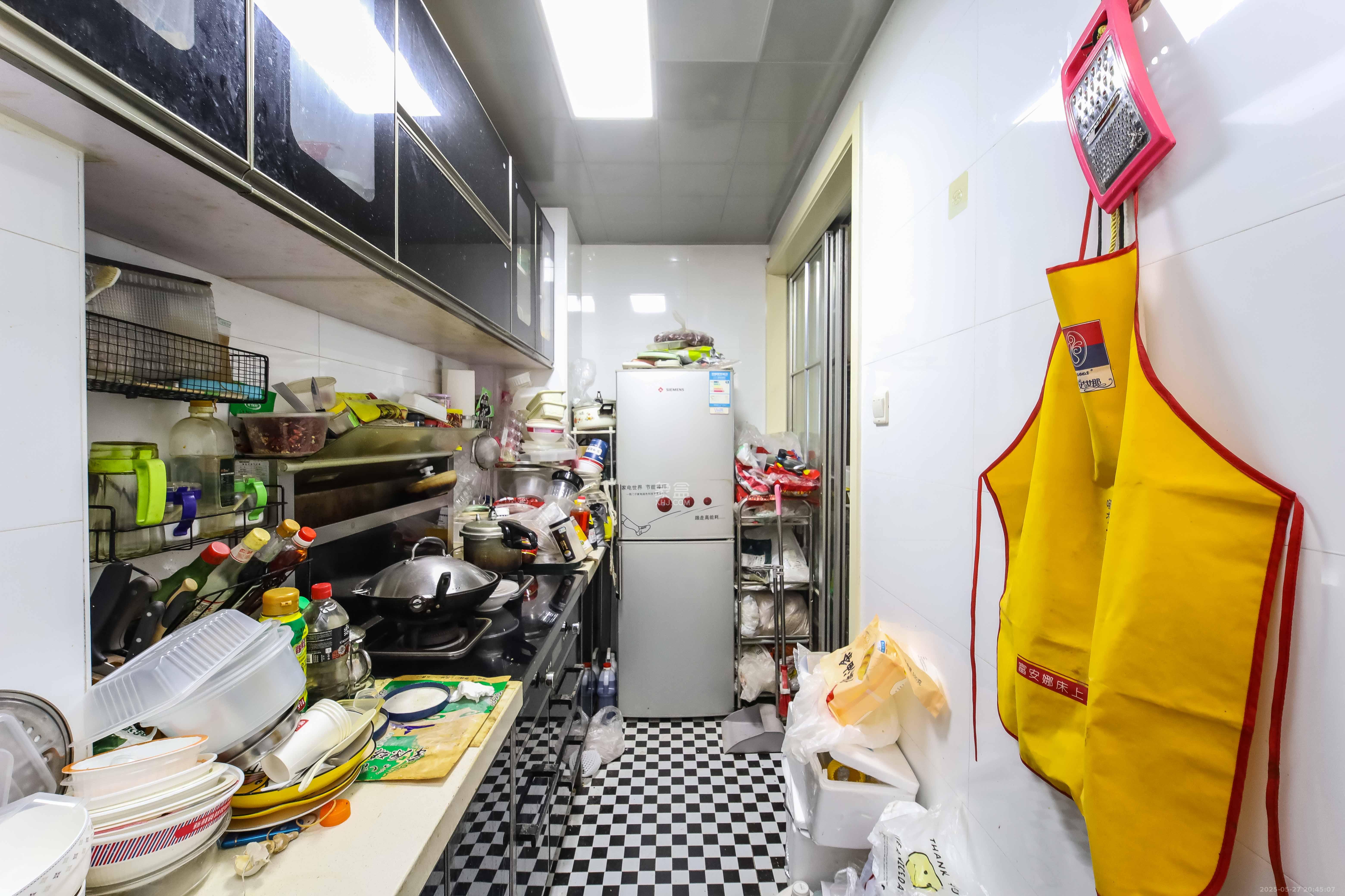 天下一家  2室2厅1卫   66.00万厨房