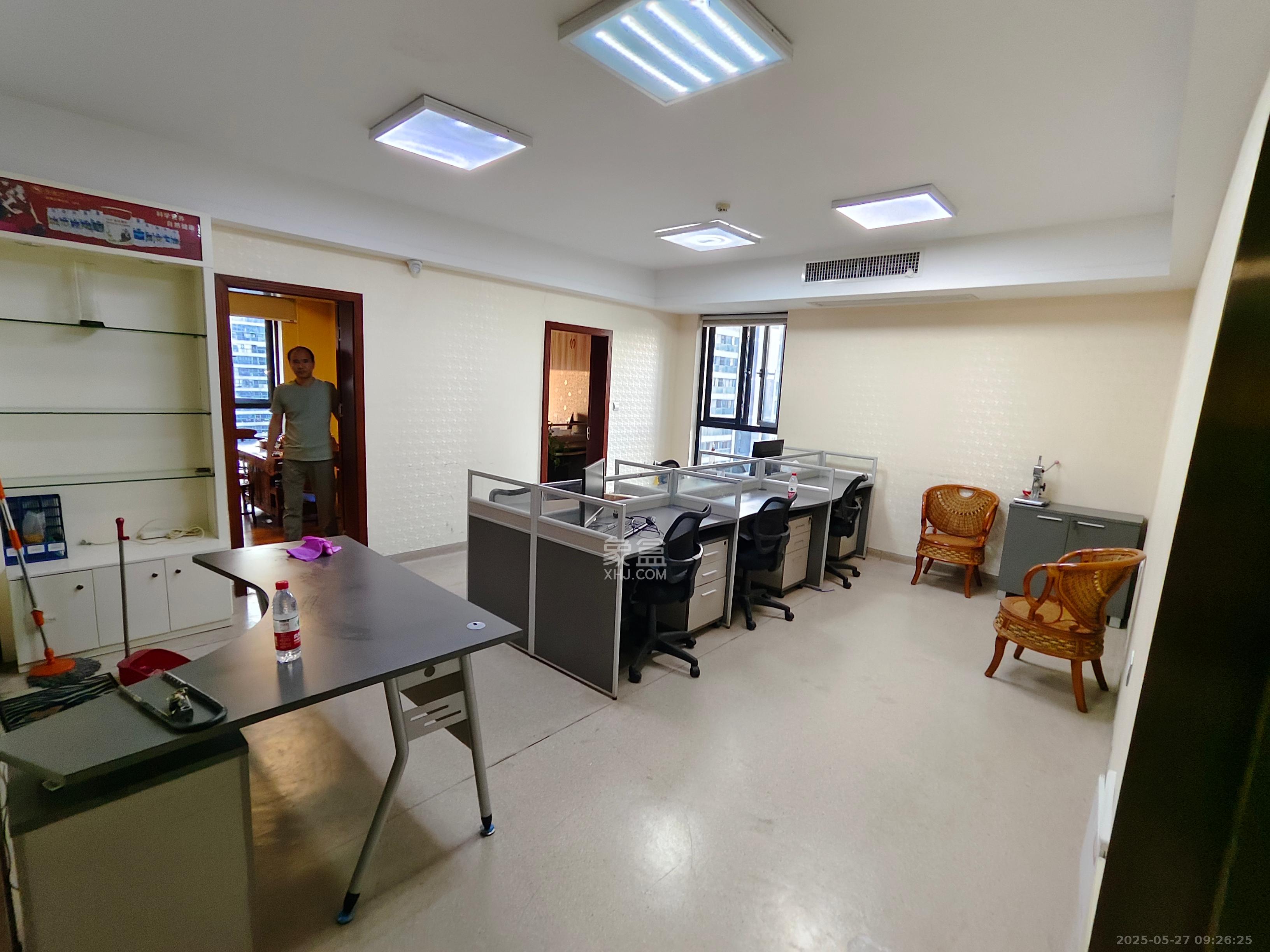 德思勤城市广场(宝格丽公寓) 2室2厅1卫 4500.0元/月 德思勤城市广场(宝格丽公寓) 2室2厅1卫 4500.0元/月室内图