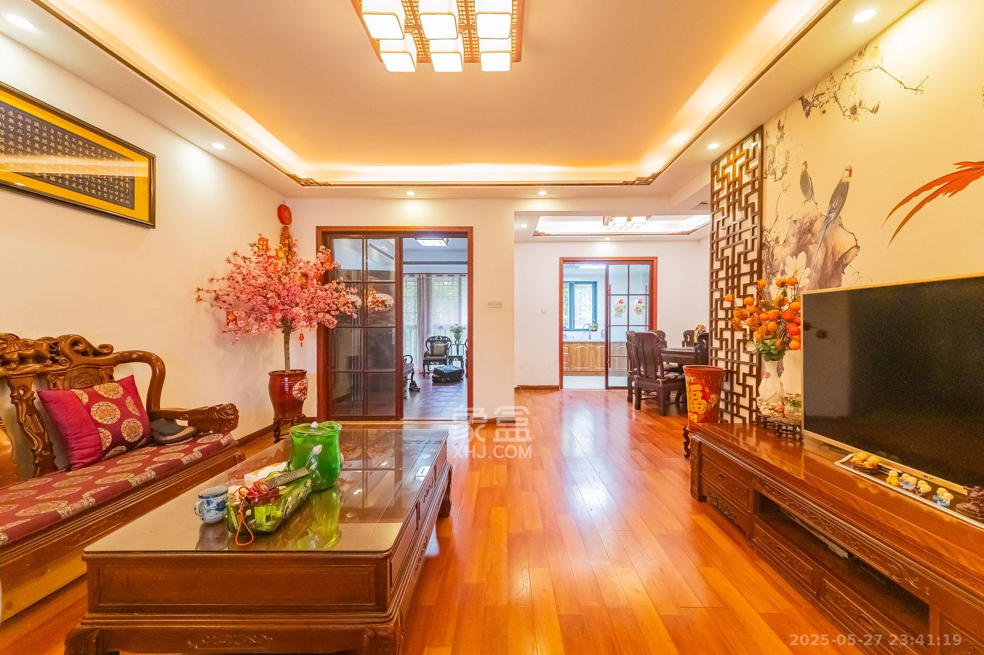 鹏基诺亚山林 4室2厅2卫 145.0万 鹏基诺亚山林 4室2厅2卫 145.0万客厅