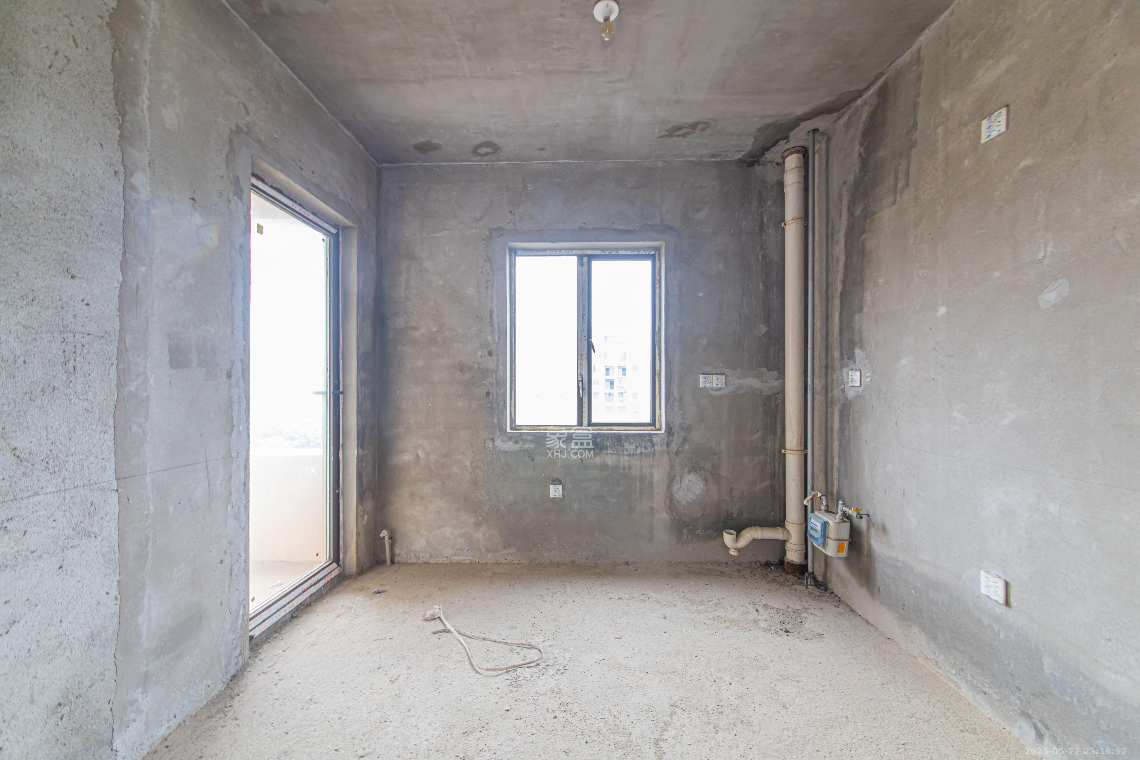 大唐印象一期云海湾  4室2厅2卫    145.0万 大唐印象一期云海湾  4室2厅2卫    145.0万厨房