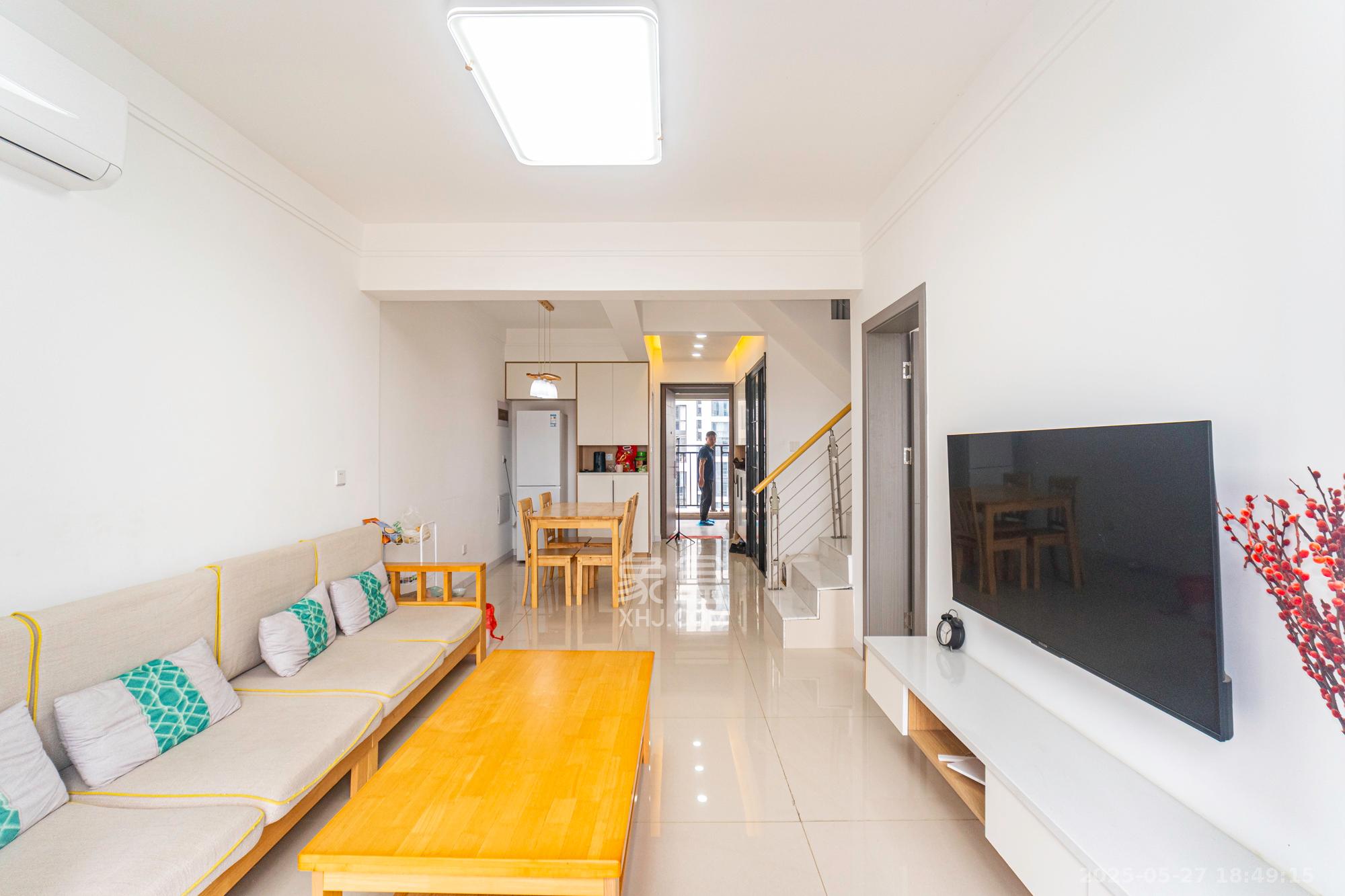 金辉优步星樾  3室2厅2卫    72.8万 金辉优步星樾  3室2厅2卫    72.8万客厅