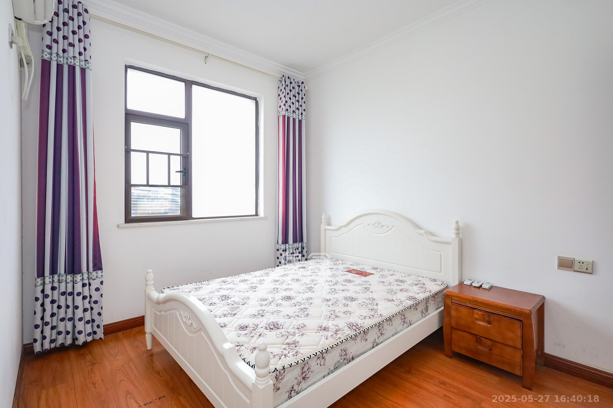 阳光丽城一期 4室2厅1卫 155.0万 阳光丽城一期 4室2厅1卫 155.0万卧室