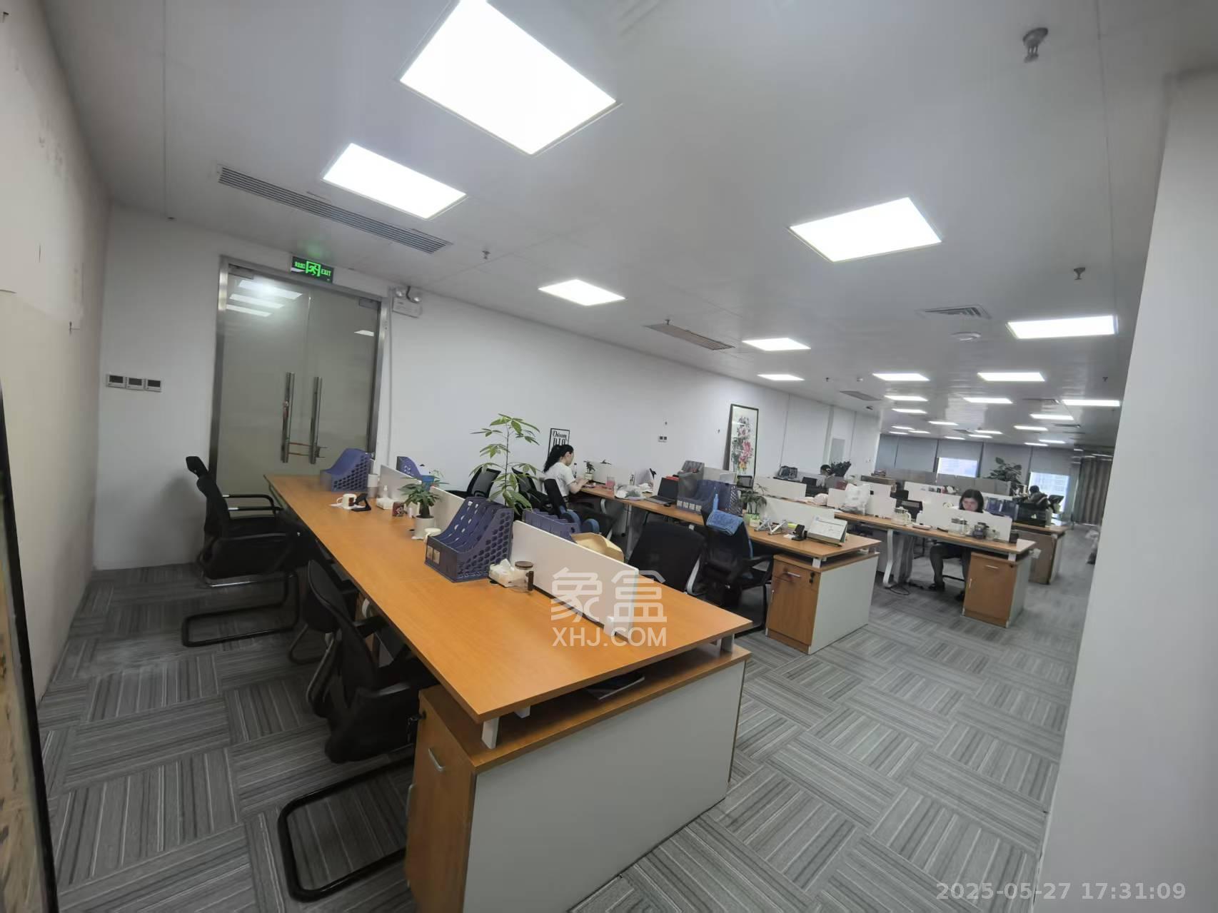万达广场   290.0㎡     14500.00元/月