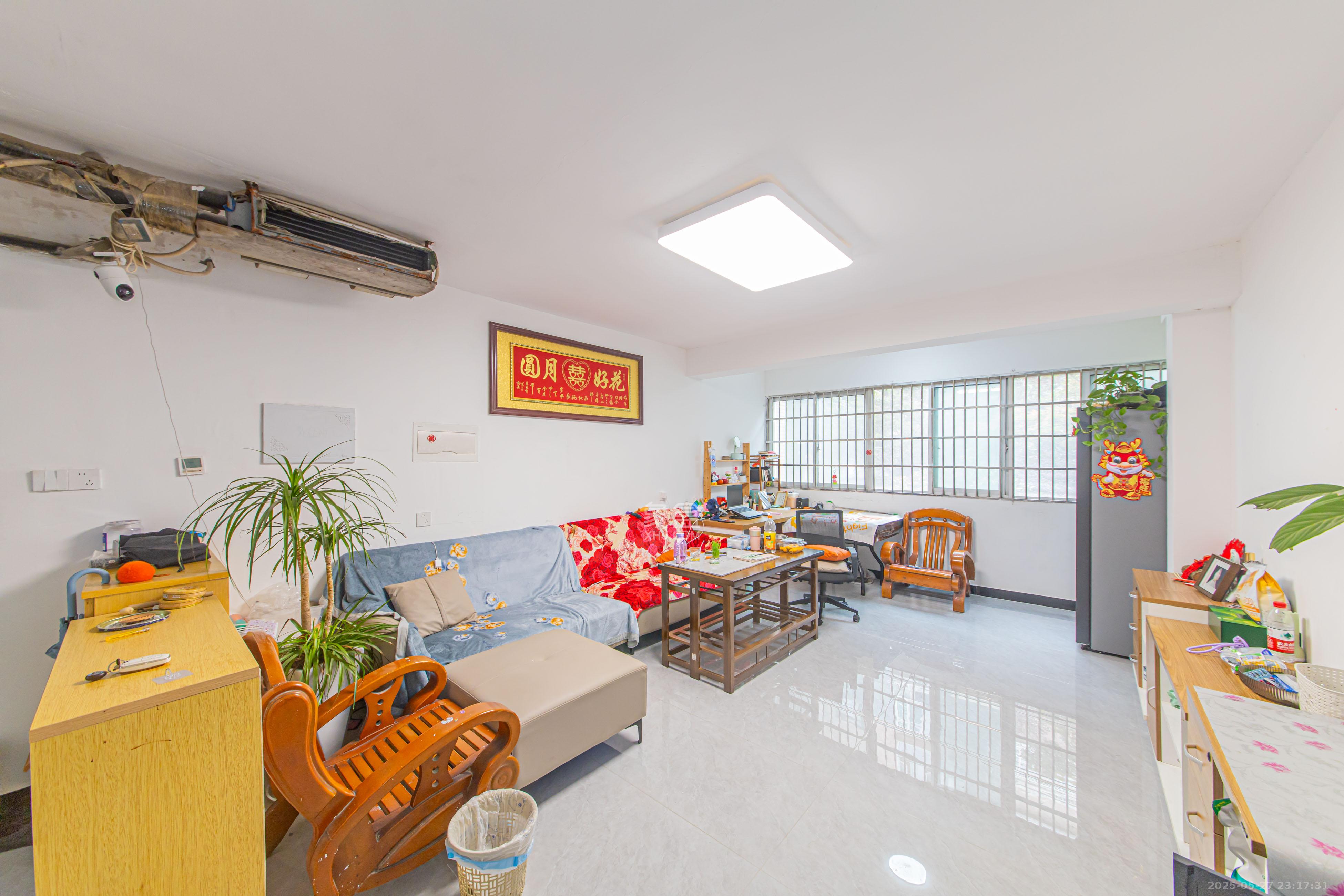 富景园  3室2厅2卫    88.8万 富景园  3室2厅2卫    88.8万客厅