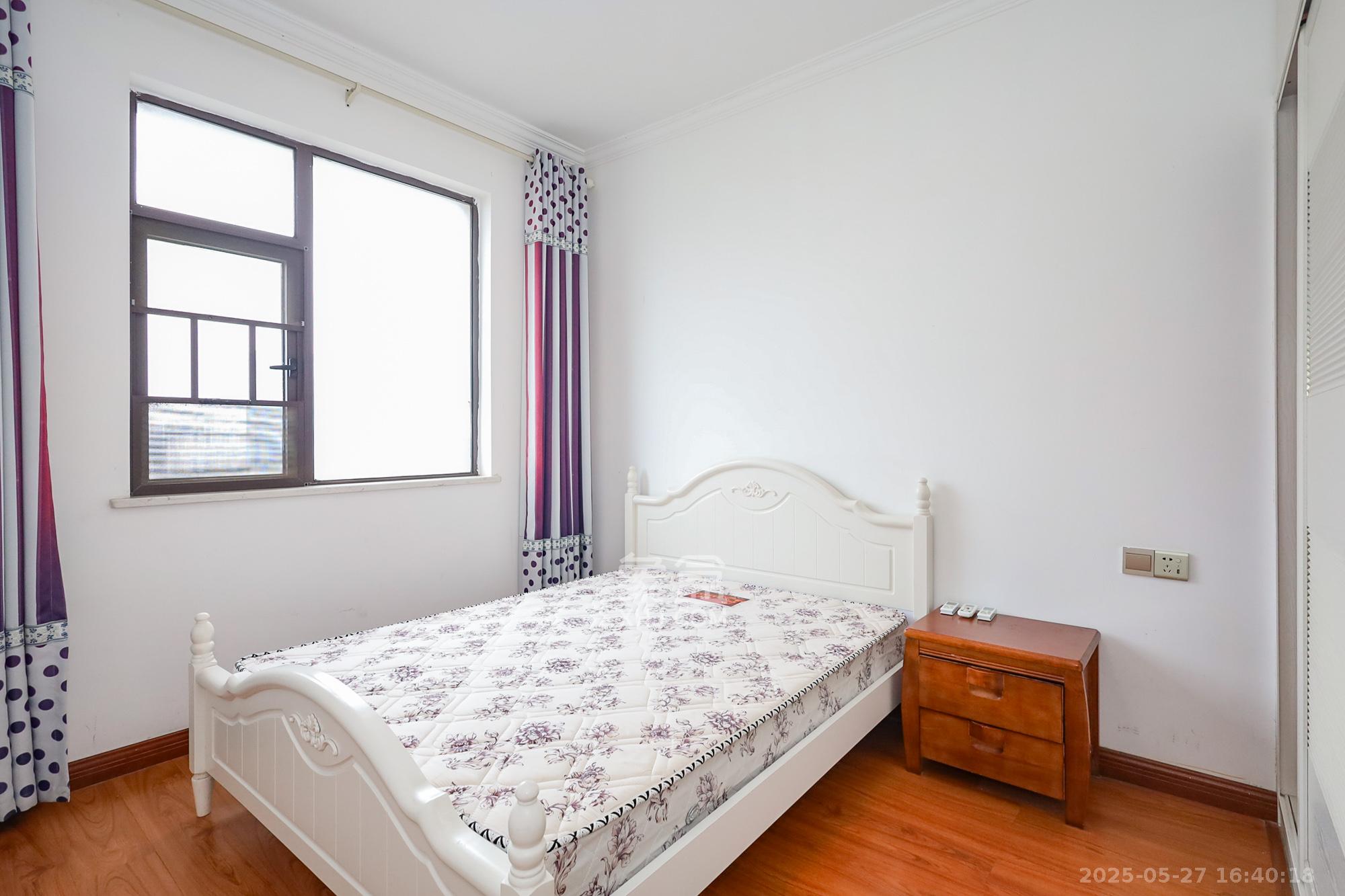 阳光丽城一期 4室2厅1卫 155.0万 阳光丽城一期 4室2厅1卫 155.0万卧室