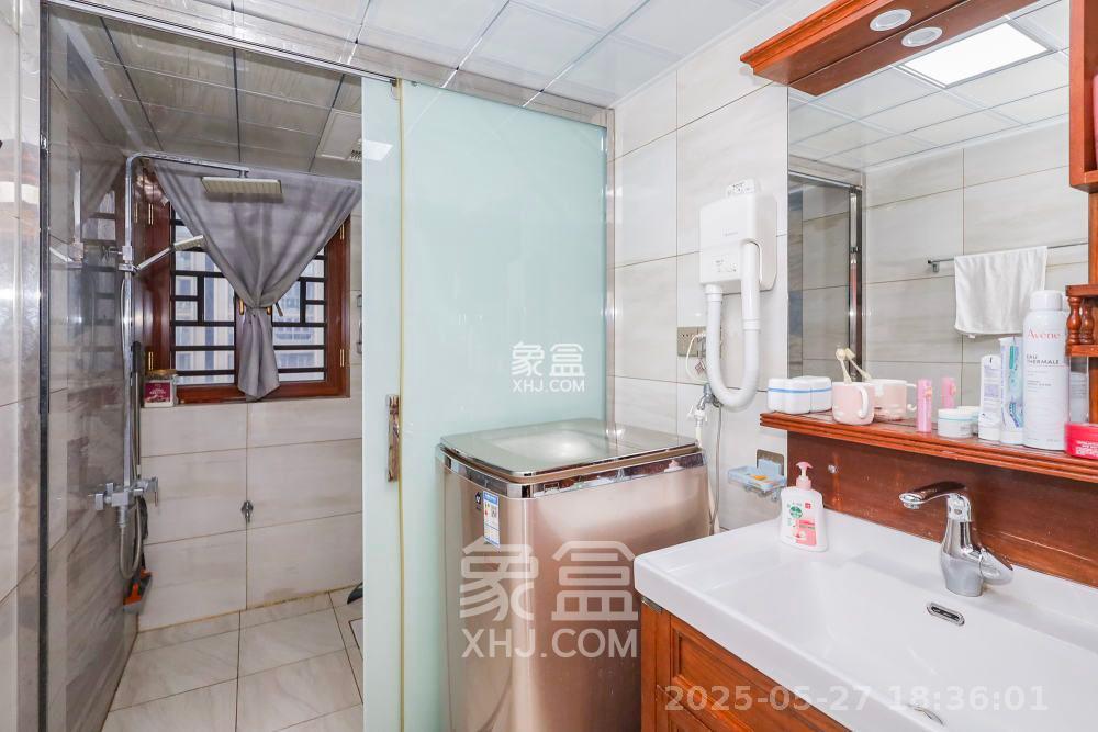 八方小区B区  4室2厅2卫   7500.00元/月室内图