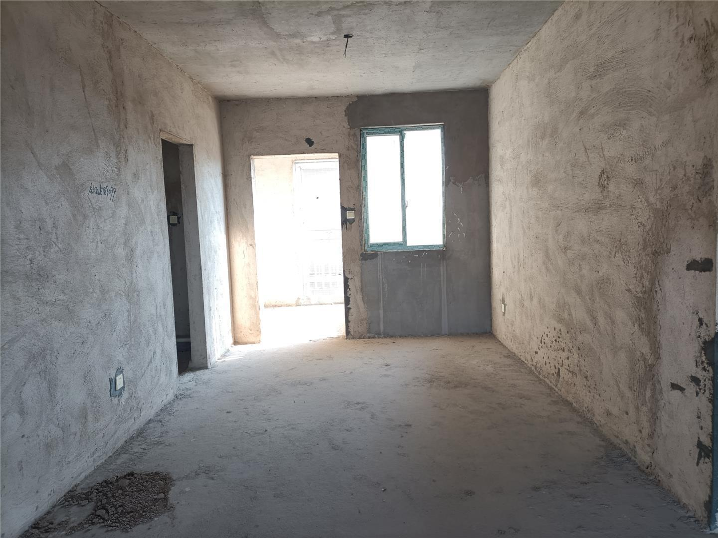 鸿都苑  3室2厅2卫    58.0万客厅