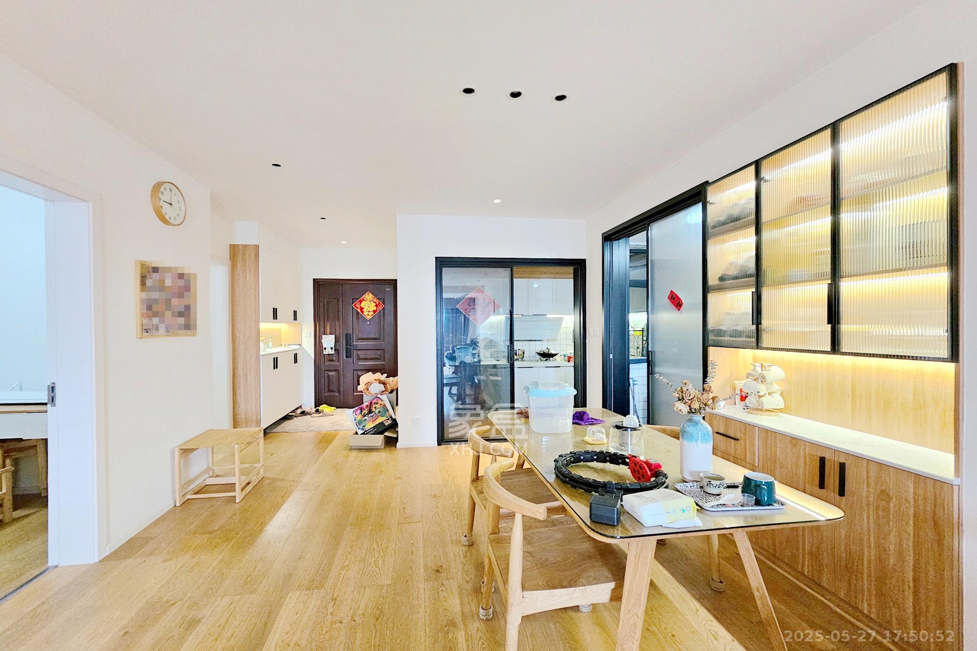 长房东旭国际 3室2厅1卫 130.0万 长房东旭国际 3室2厅1卫 130.0万客厅