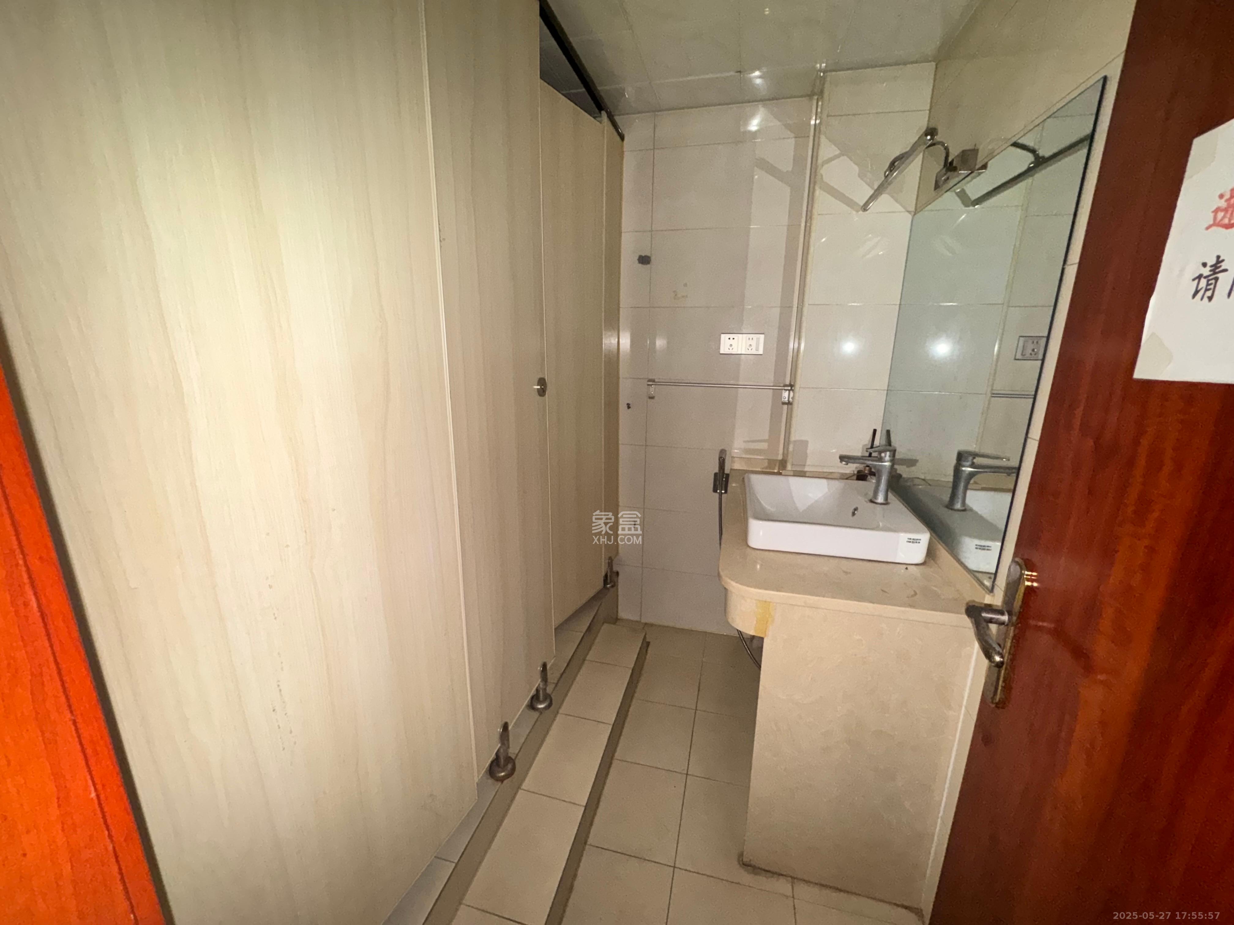 嘉盛国际广场  1室1厅1卫    7500.0元/月 嘉盛国际广场  1室1厅1卫    7500.0元/月室内图