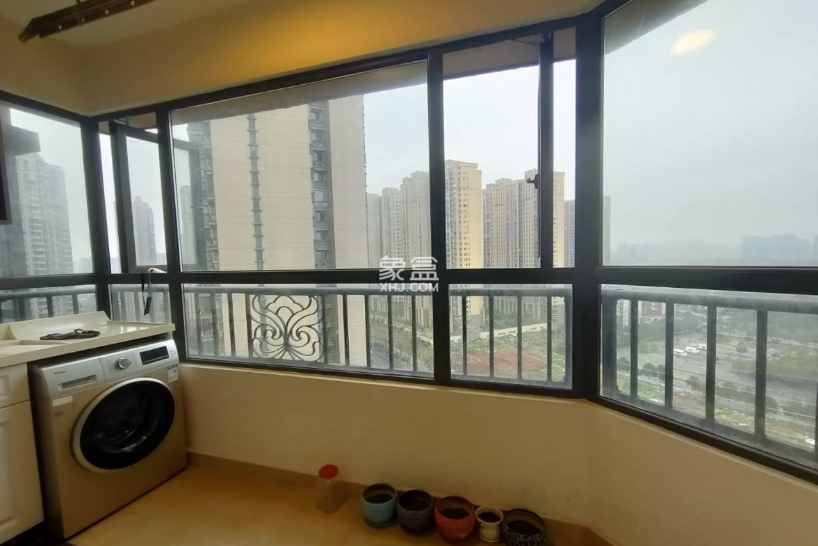 恒大华府  2室2厅1卫    65.0万 恒大华府  2室2厅1卫    65.0万室内图