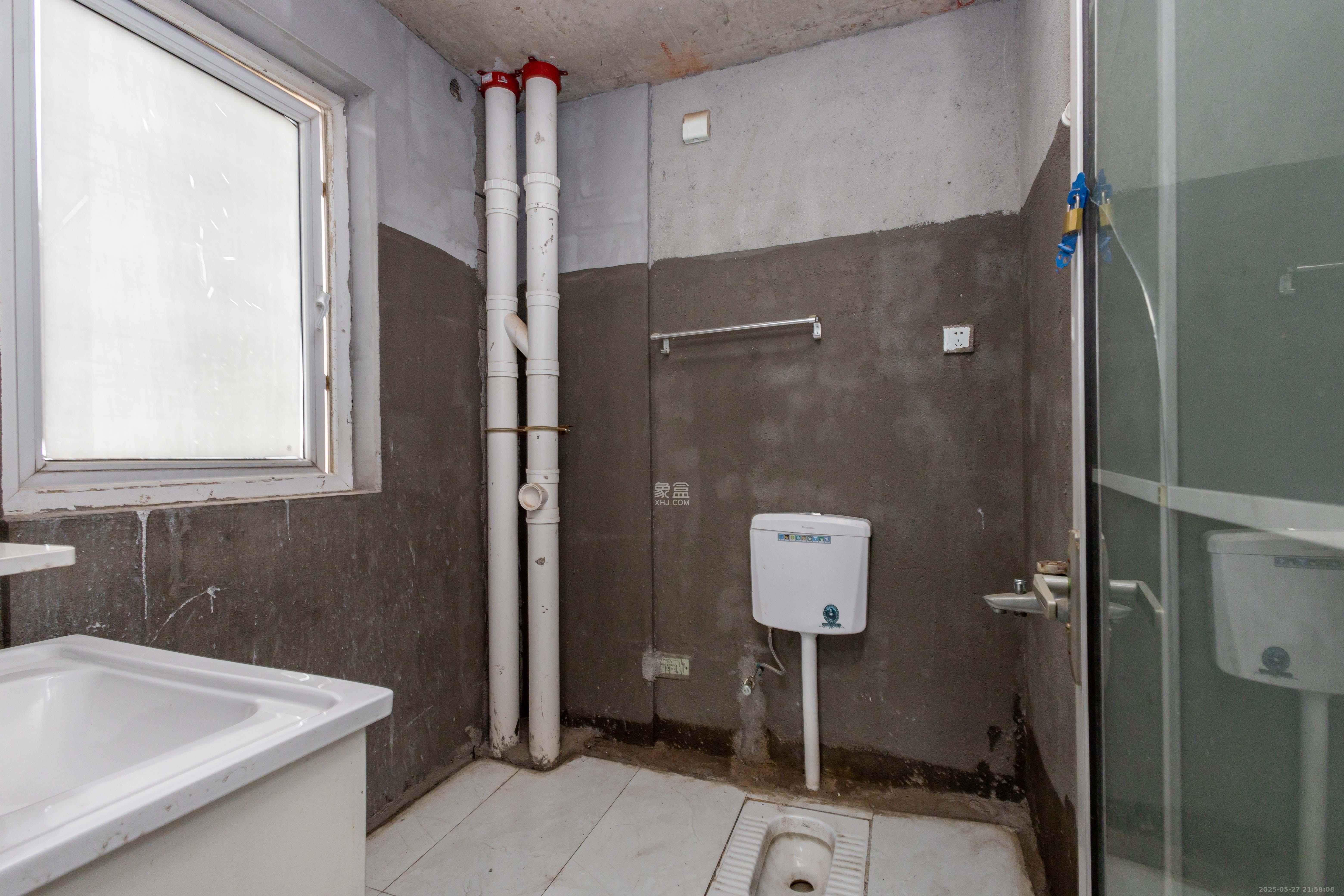 金科天悦(金科美邻汇) 4室2厅2卫 83.8万 金科天悦(金科美邻汇) 4室2厅2卫 83.8万卫生间